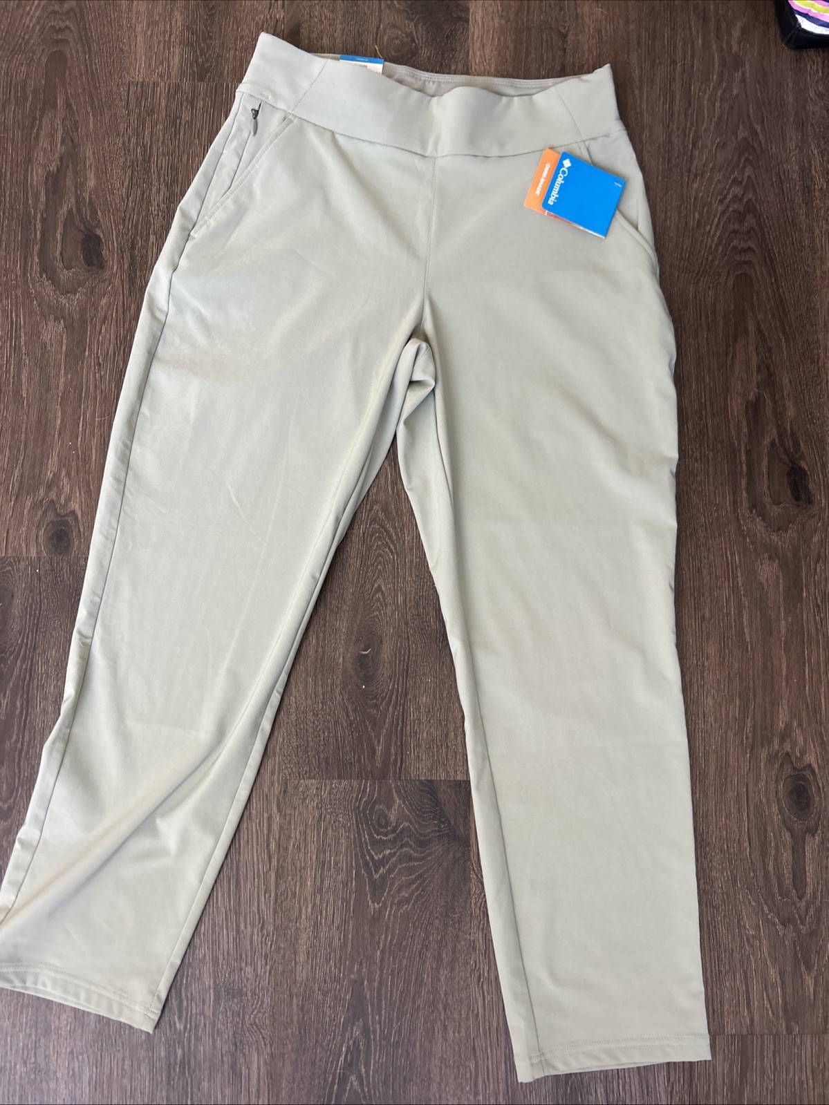 NEW Columbia All Seasons Pant Womens Medium Light Sea Green Crop Omni-Shade $60