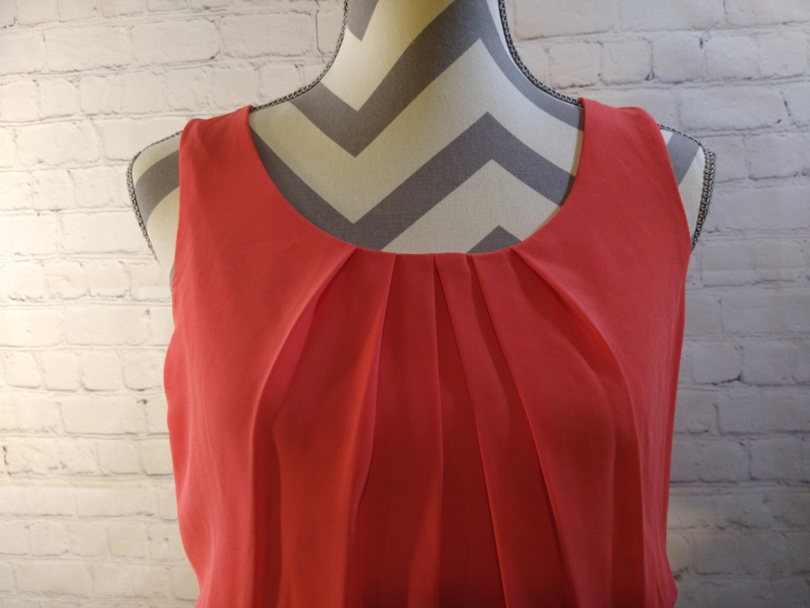 NWT women’s BUYER CALIFORNIA coral & navy blue SUMMER mini DRESS – size MED