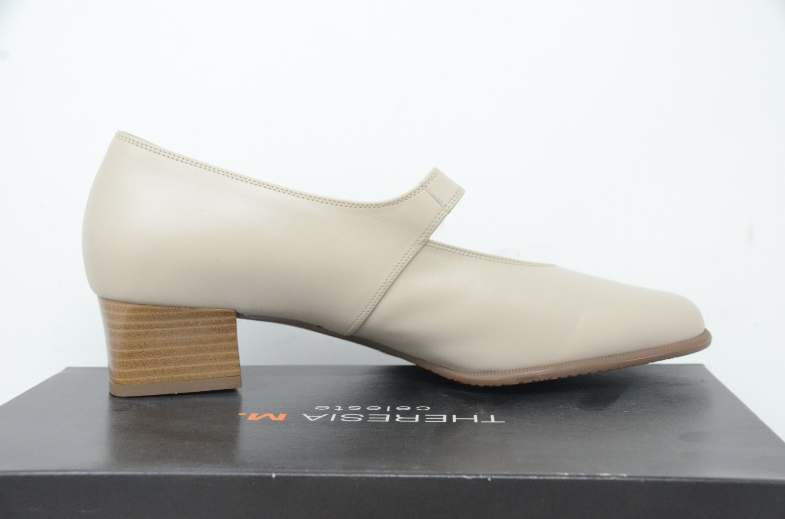 Women’s Theresia M Mary Jane Dress Shoes. Linen Leather. Size US 10.