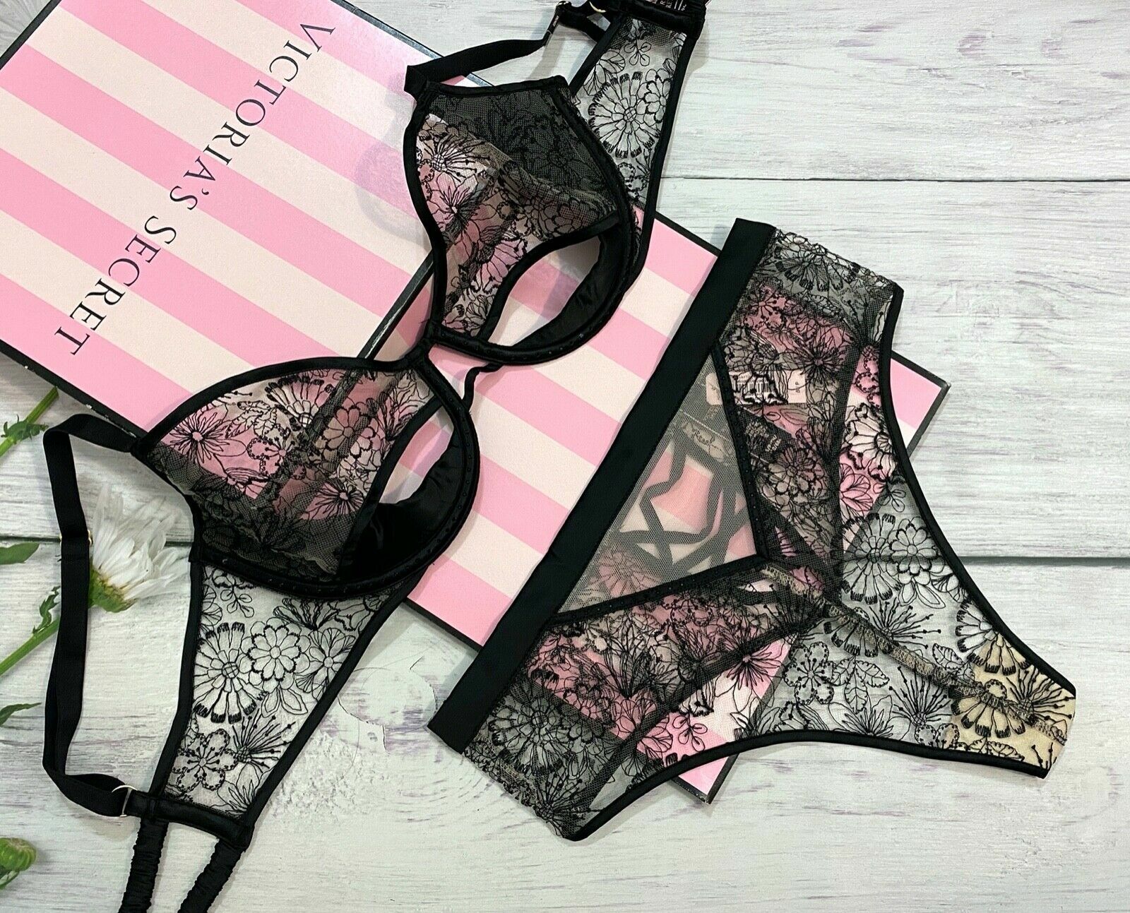 LUXE VICTORIA SECRET Floral Black Embroidered Peek A-Boo Push Up Bra Thong Set