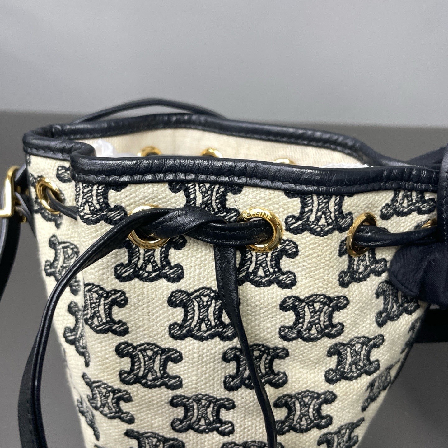 Celine Pre-Owned Authentic Bucket Bag Black 9*16.5 Free Tracked Shipping