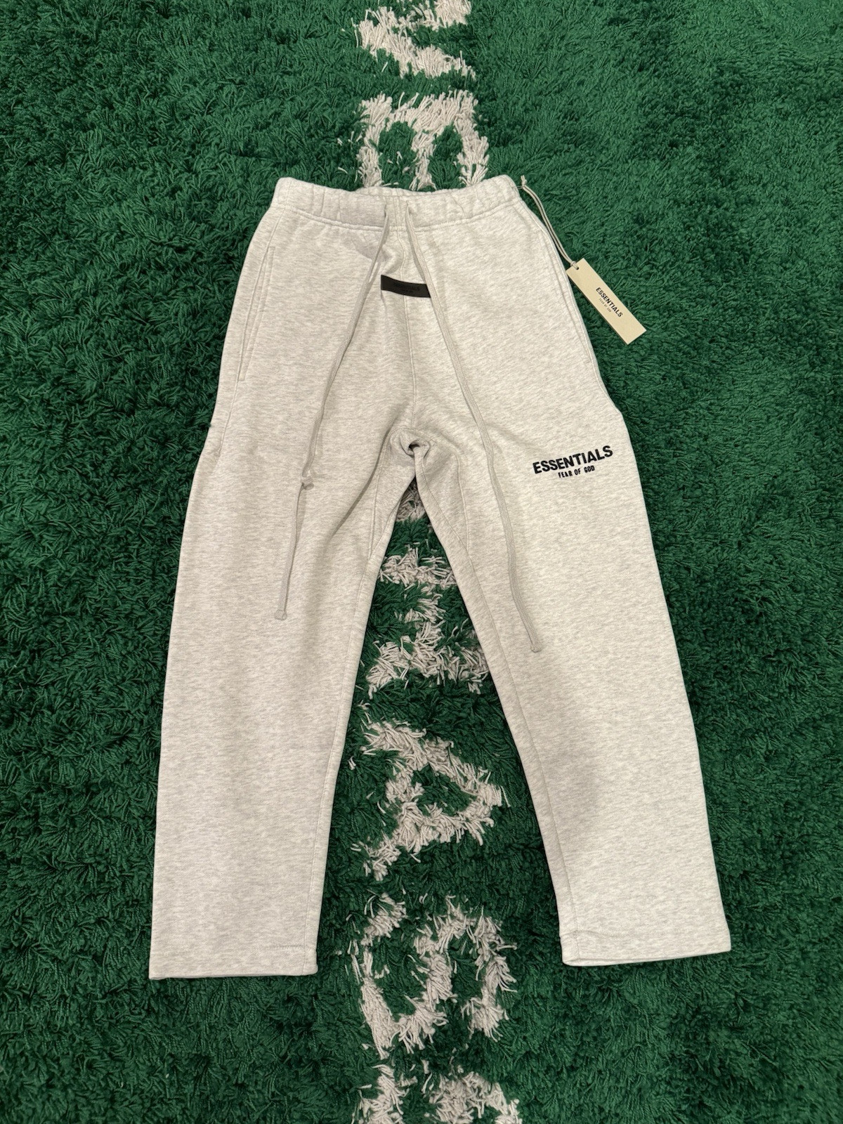 Fear of God Essentials RELAXED Sweatpants Light Oatmeal FW22 Size L *RUN SMALL*