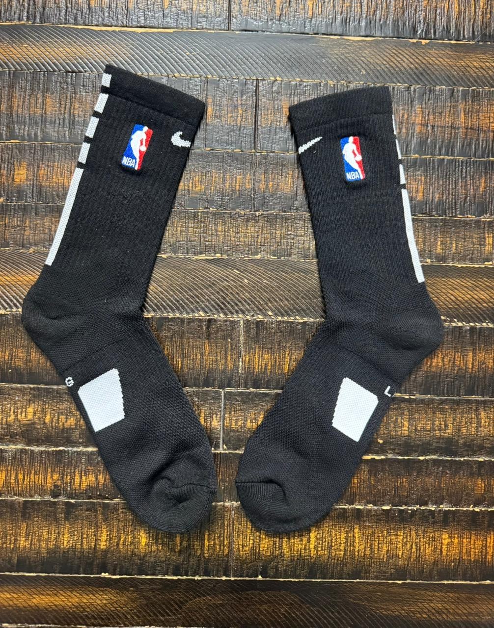 Nike NBA ELITE Basketball Socks DRI-FIT Size Large. White & Black Crew