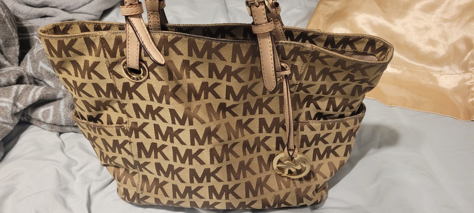 Michael Kors Logo Monogram Large Tote Zip Top Tan/Brown Lined Pockets Charm