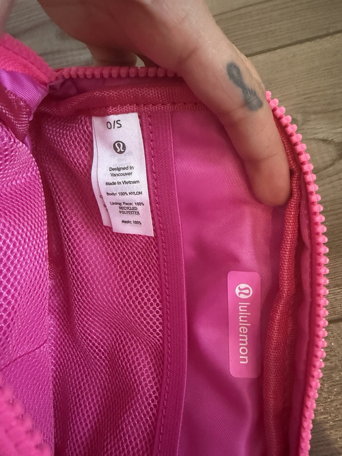 Lululemon Women’s Brand New Hot Pink Everywhere Belt Bag