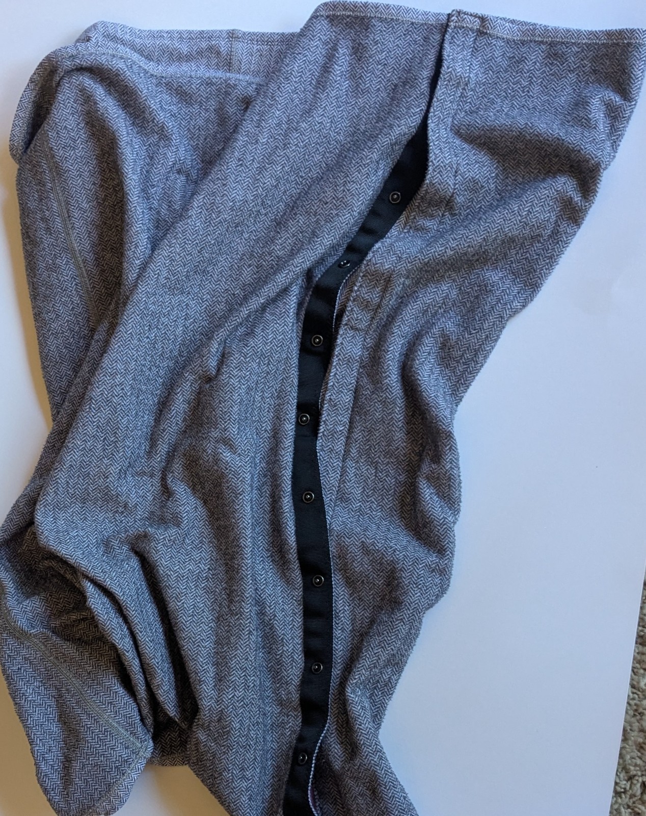 Lululemon soft gray herringbone infinity scarf wrap shawl snaps yogawear vinyasa