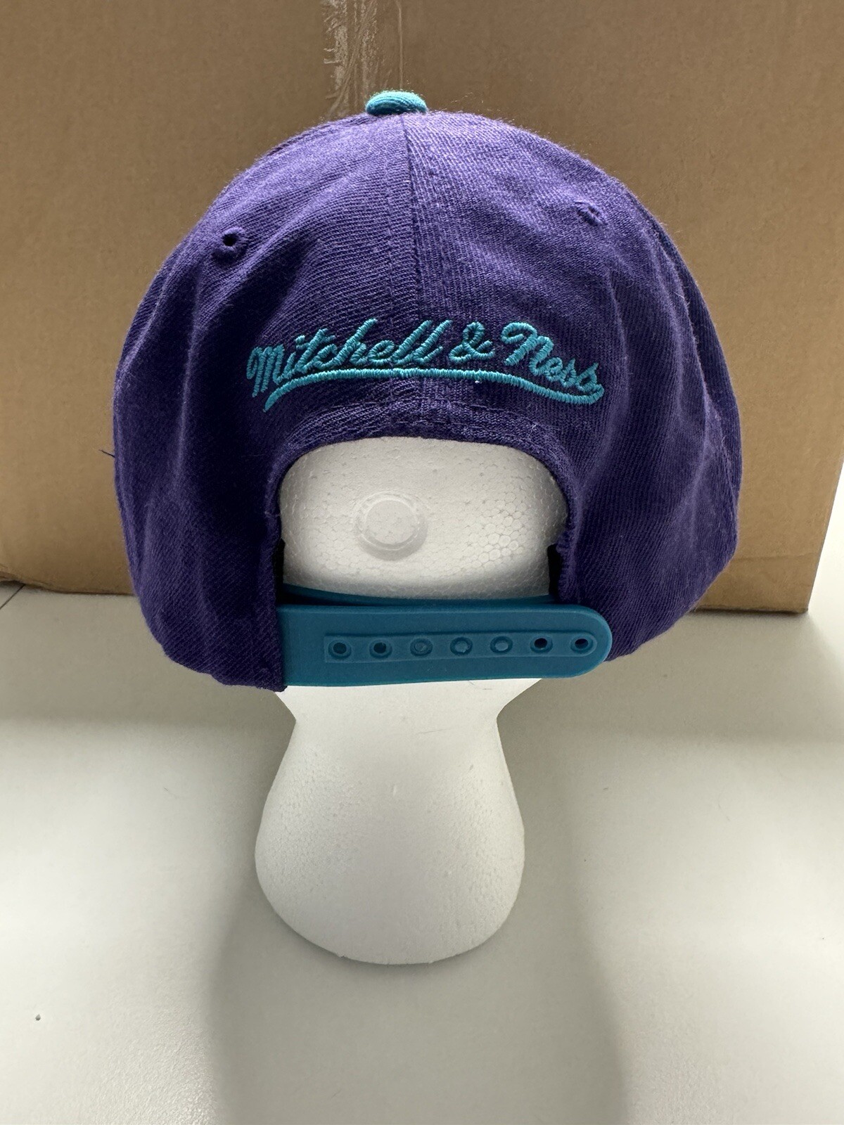 Charlotte Hornets NBA 2 Tone Team Logo Snapback Hat Mitchell & Ness EUC