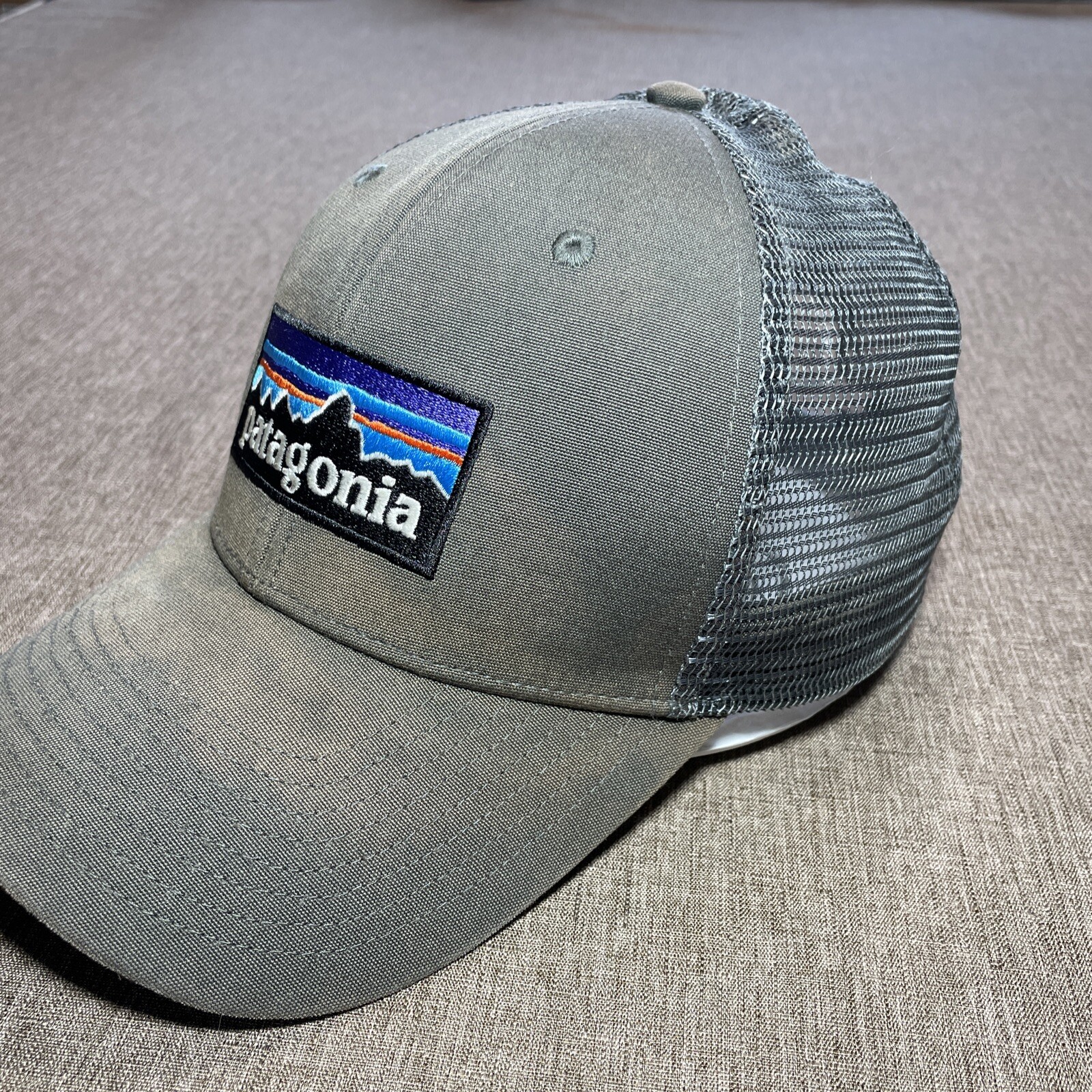 Patagonia Trucker Hat Mens Adjustable Gray Cap P-6 Logo Lo Pro Mesh Snapback