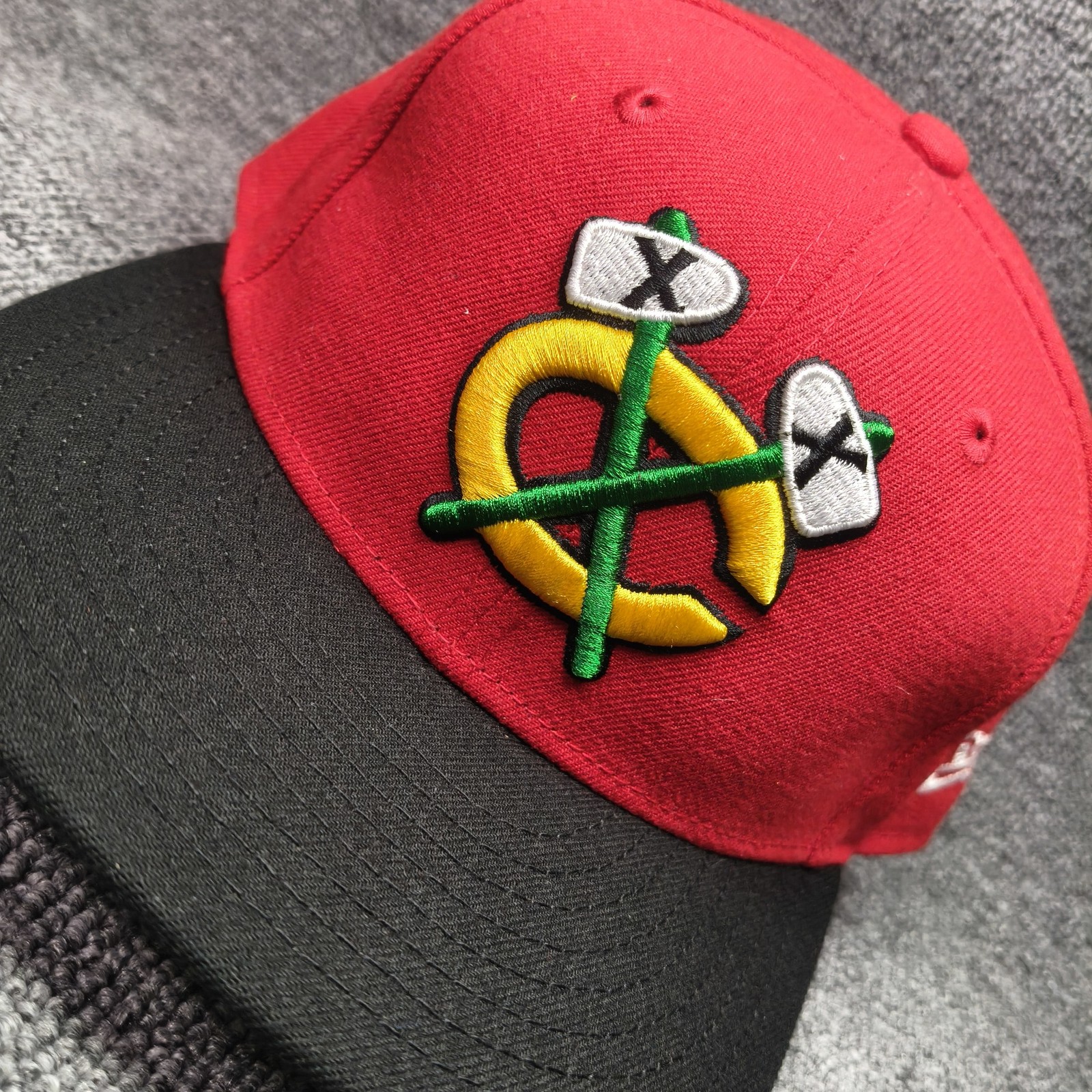 New Era Chicago Blackhawks 59FIFTY Fitted Red Black Hat 7 1 8 Retro