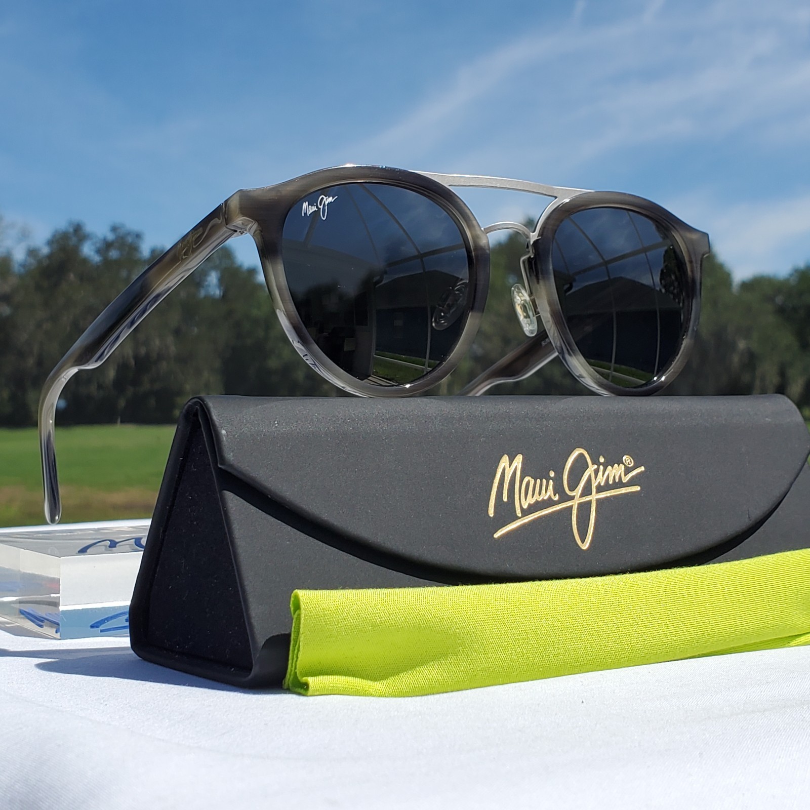 *******Maui Jim “SUNNY DAYS” 529-14E Gloss Grey Horn Frames / Grey Lenses*******