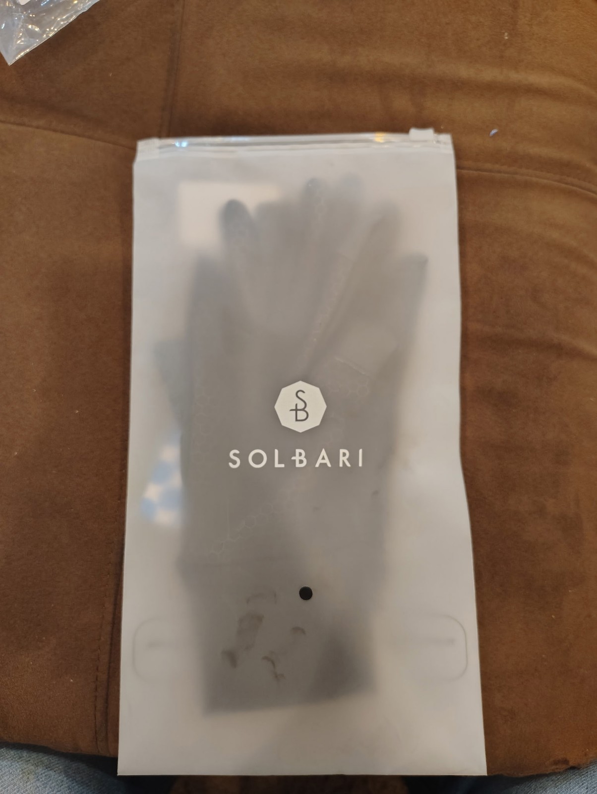 Solbari Women’s Black Wrist-Length Fabric Gloves, One Size, Solid Classic Casual