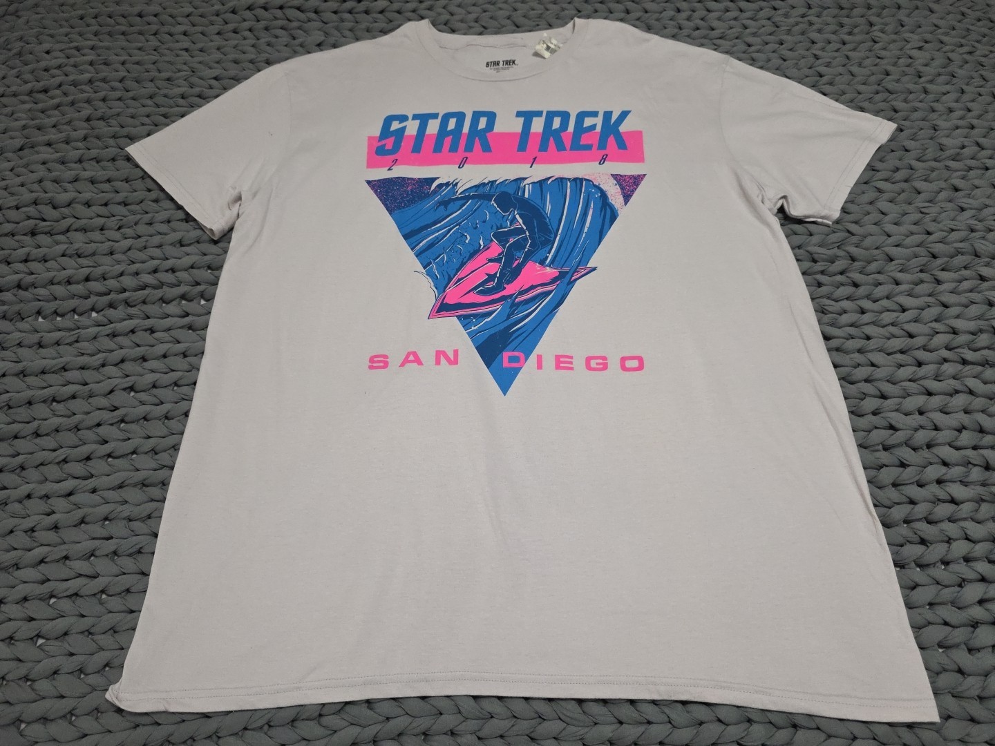 Star Trek 2018 San Diego Retro Surfer Gray Short Sleeve Tshirt SZ 2XL NEW