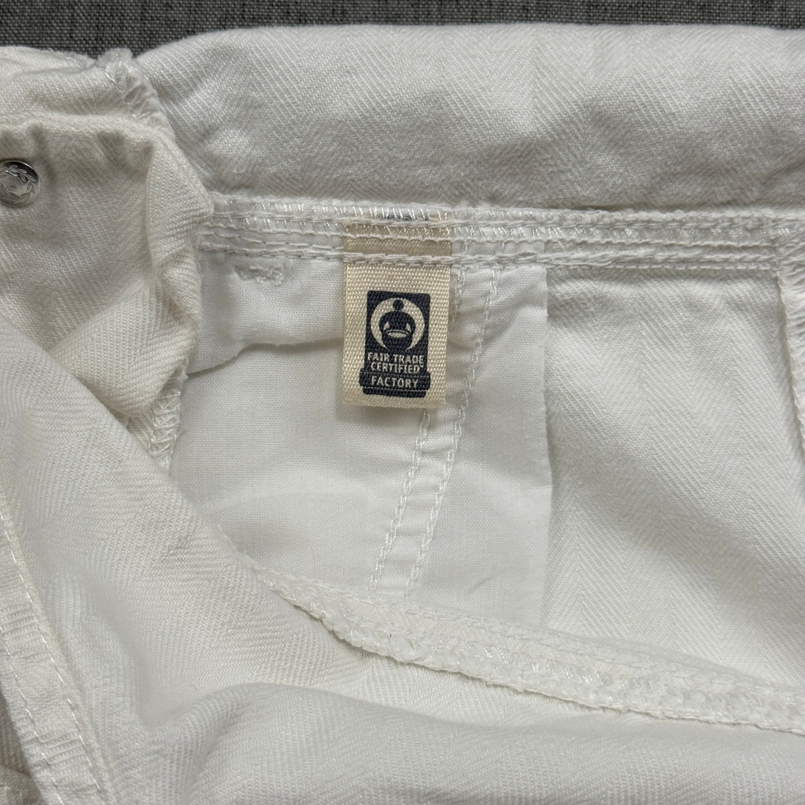 UNIVERSAL THREAD Shortalls Womens 8 White Cotton Denim Raw Hem Bib Overalls