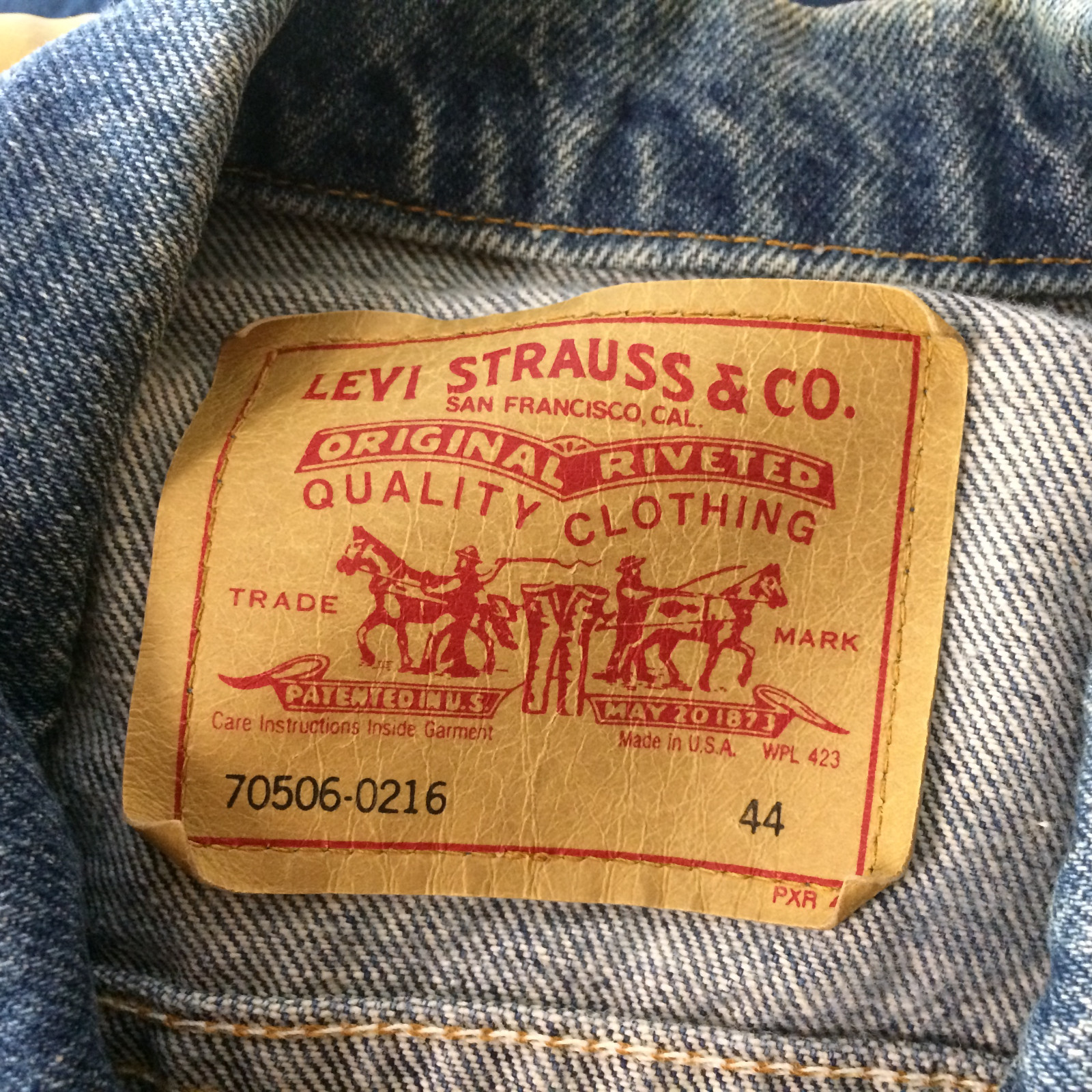 Vintage 80s 90s Distressed Grunge Surf Skate Punk Motorcycle LEVI Denim Jacket