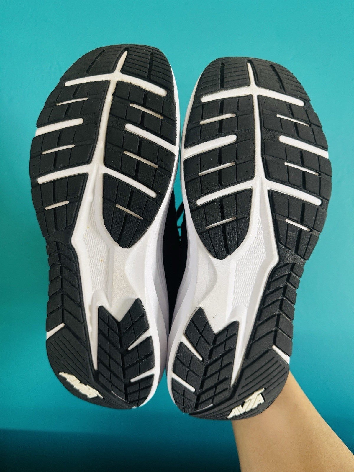 Avia Avi-Move Women’s Running Shoes Size 9 Black White Walking Athletic Sneakers