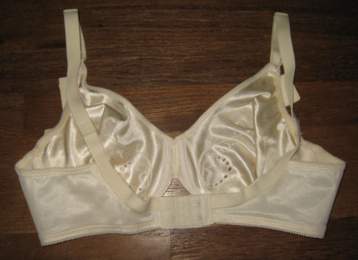 LILYETTE 0410 Womens Ivory Full Figure Seamless Minimizer UNDERWIRE BRA 38 C NWT