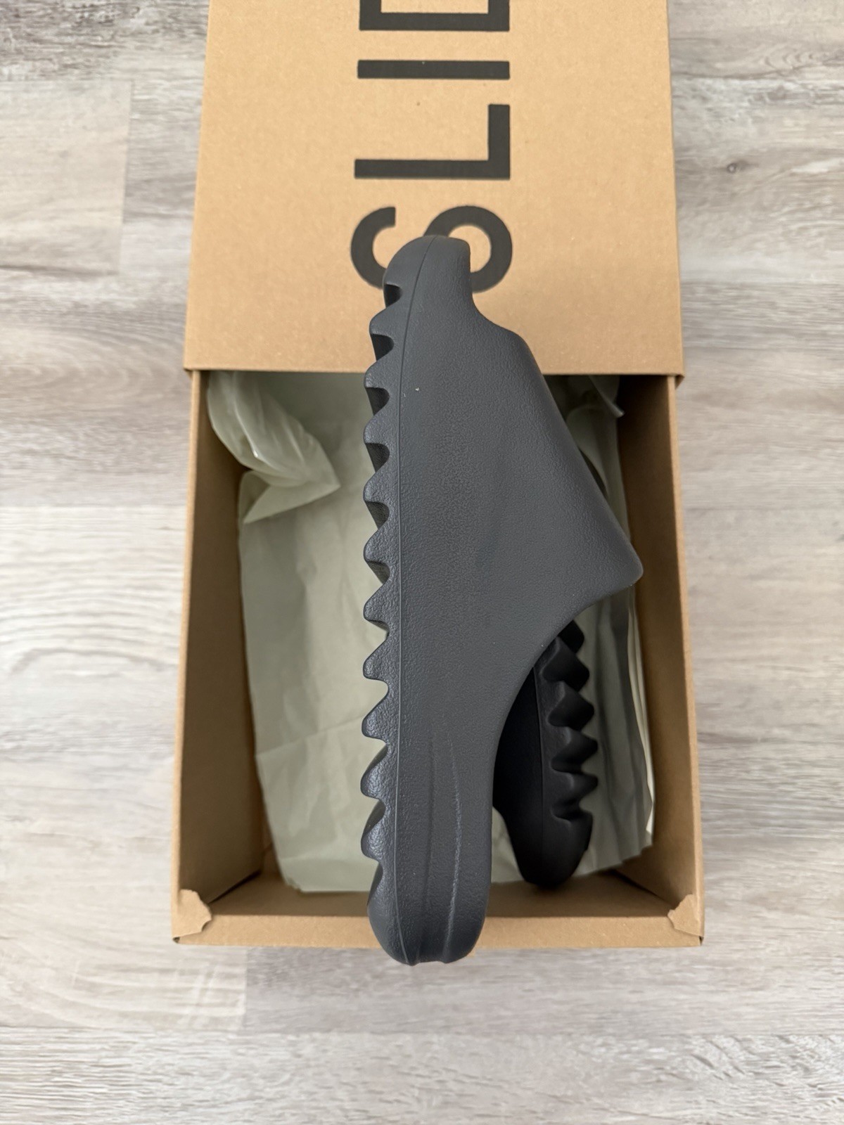 Adidas Yeezy Slide Onyx Size 9 NWOB HQ6448