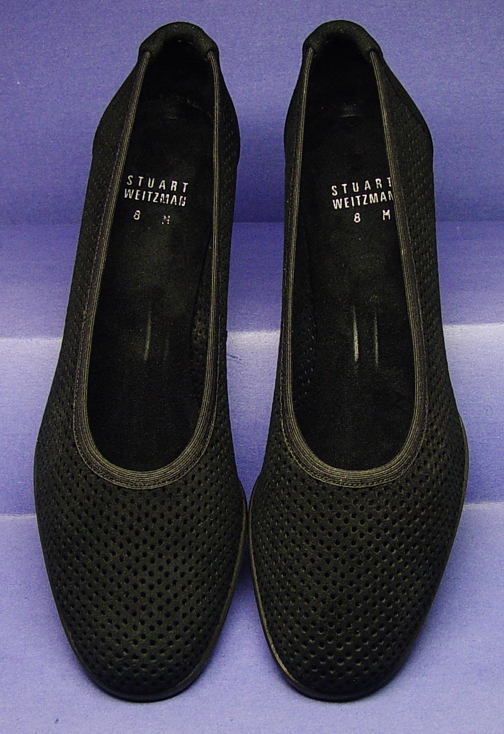 STUART WEITZMAN MADE IN SPAIN 8M PERFORATED SUEDE 2.5″ PUMPS PRISTINE CONDITION