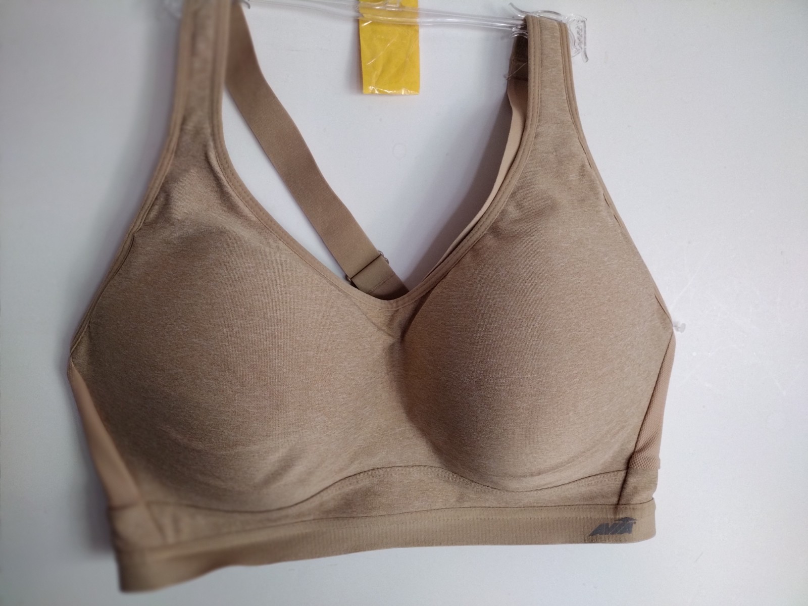Avia 76L627Underwire Lined Sport Bra Size 38DDD NUDE CONVERTIBLE STRAPS