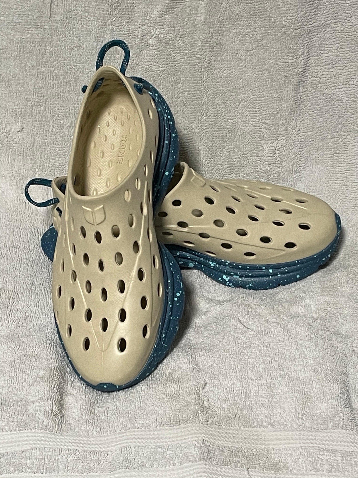 Kane Footwear Revive Recovery Shoe Tan Radiance Blue speckle Mens Size W8 /M6