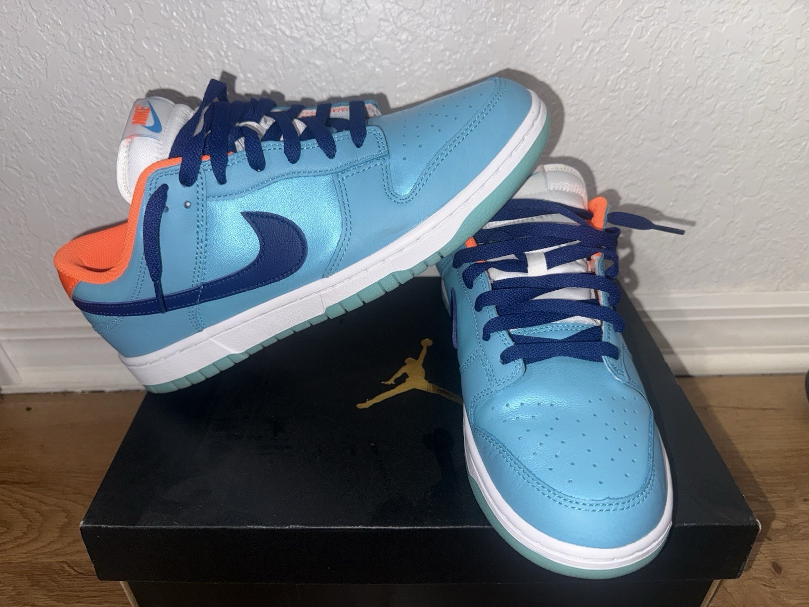 Nike Dunk Low SE in the vibrant “Baltic Blue Total Orange” colorway!