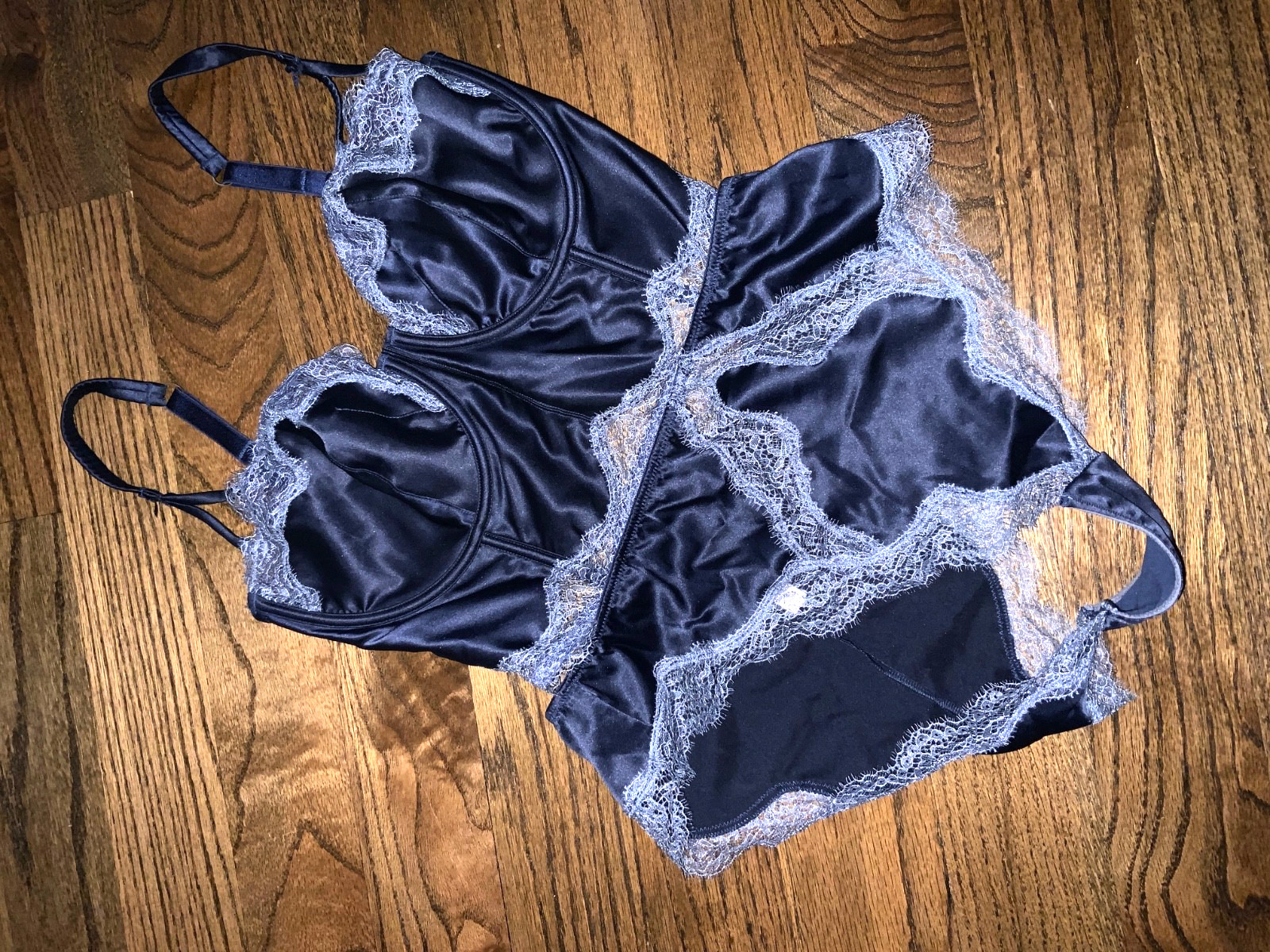 New Victoria’s Secret Bra 34DDD Panty Set deep blue large Satin Romper lace Goth