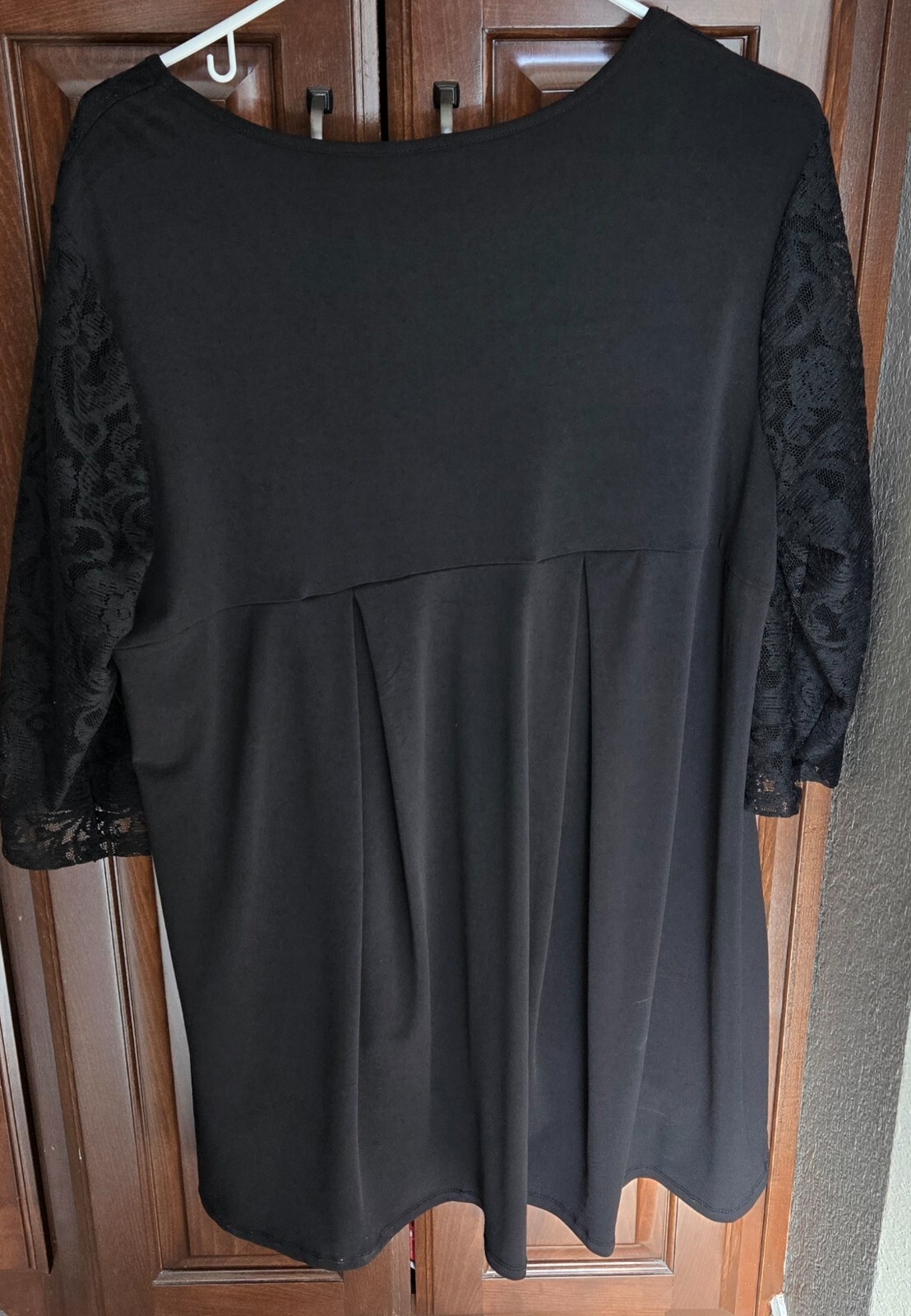 EUC – CATO WOMAN 14/16W Polyester/Spandex Black Top Lace front & 3/4 Sleeves