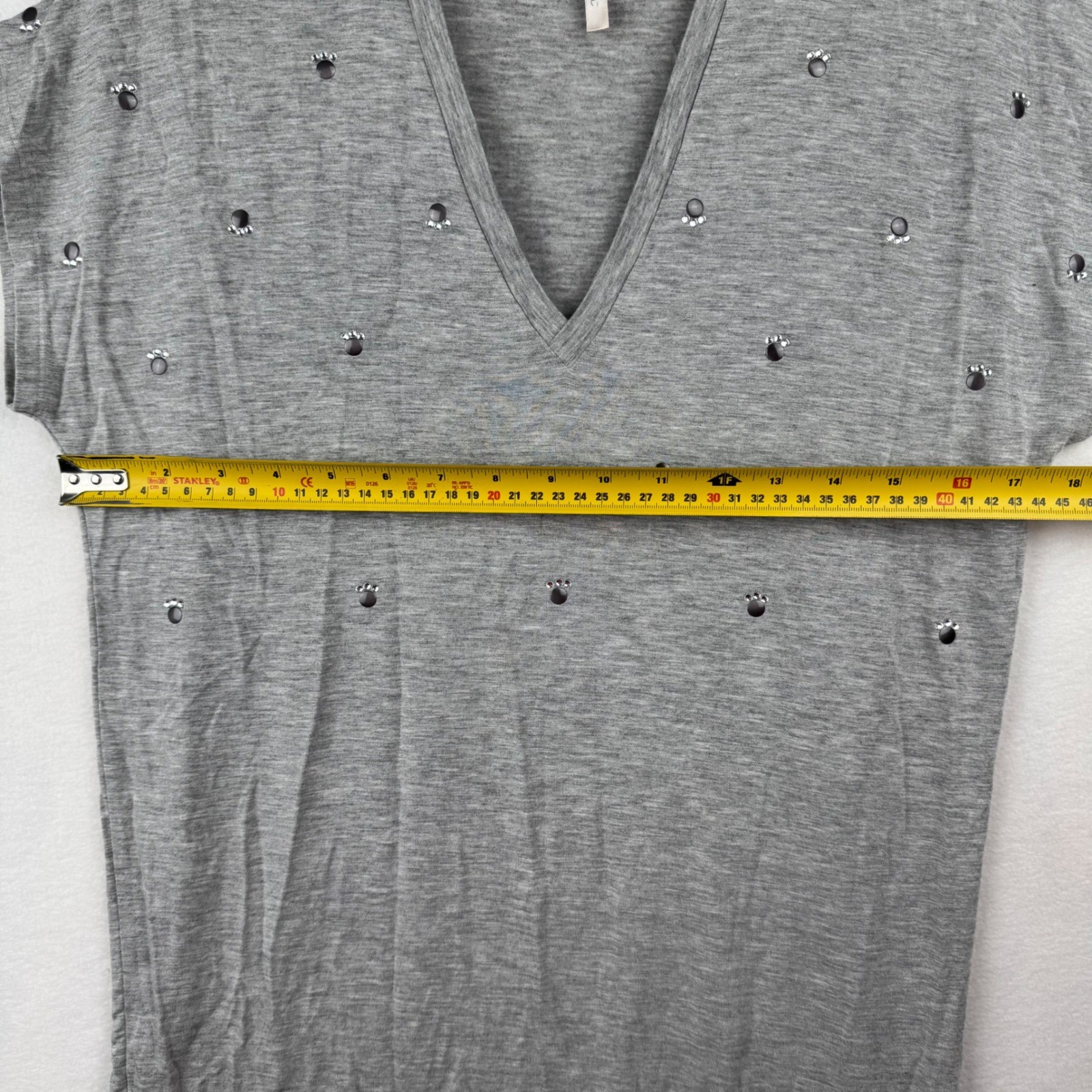 Schumacher Women’s Gray Embellished V-Neck Short Sleeve Tunic Top Size 1