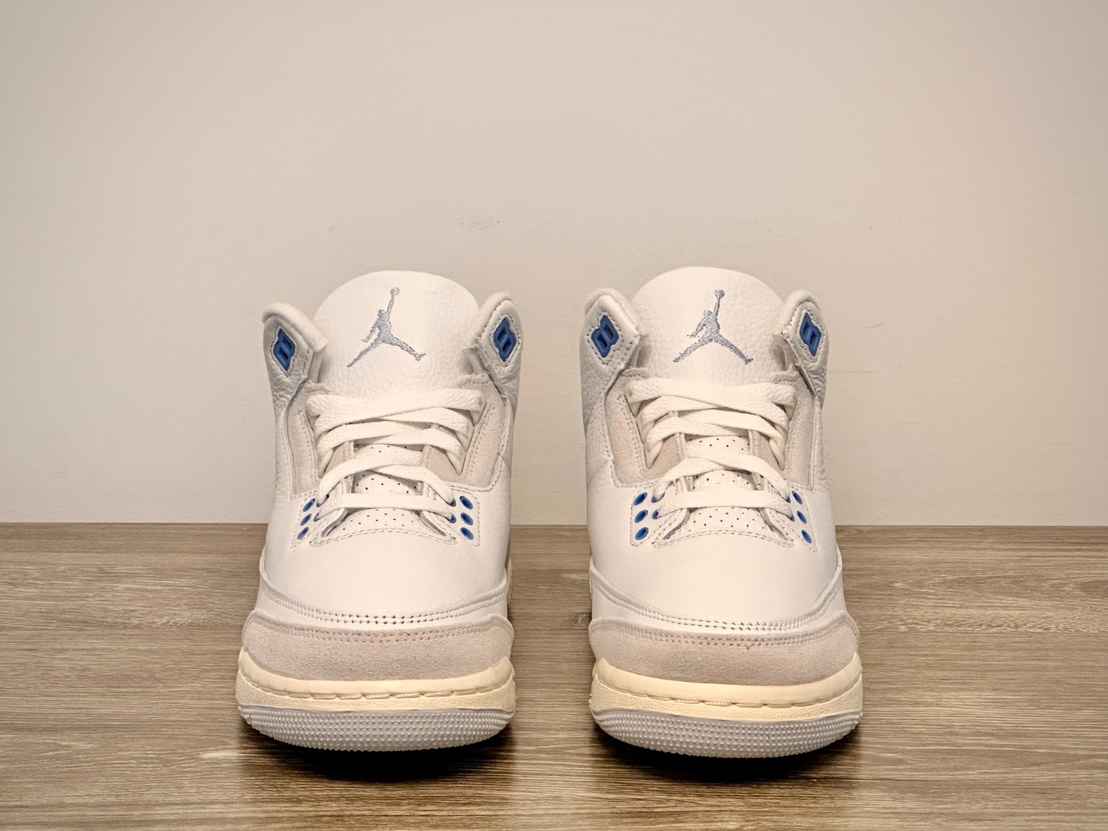Air Jordan 3 Retro – 7 Men / 8.5 Women – Summit White/Hydrogen Blue CT8532-101