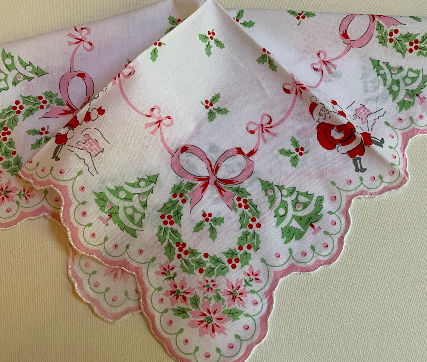 Darling New CHRISTMAS LuRay Handkerchief Hankie! Santas & Trees ~ Scalloped Hem!