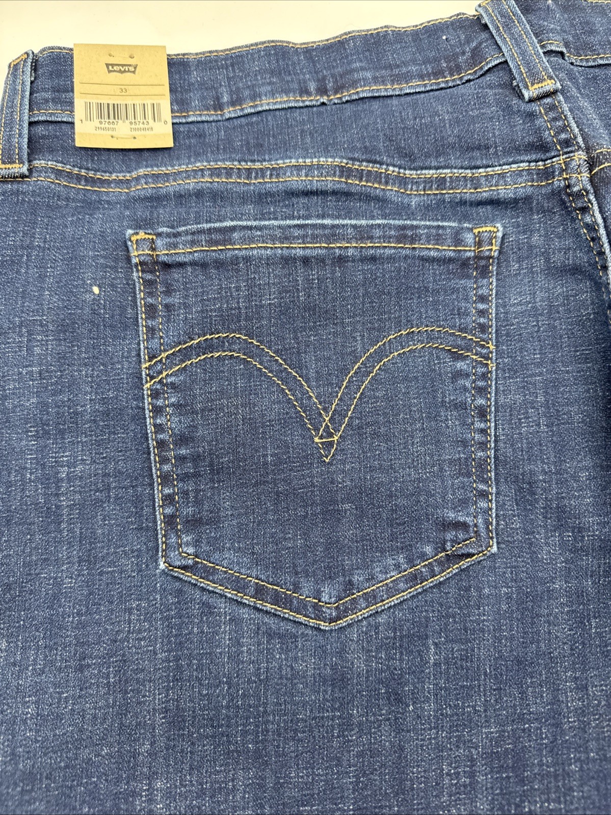 Levi’s Women’s Blue Mid Length Shorts Size 33, Slim Through The Hip Fast Ship