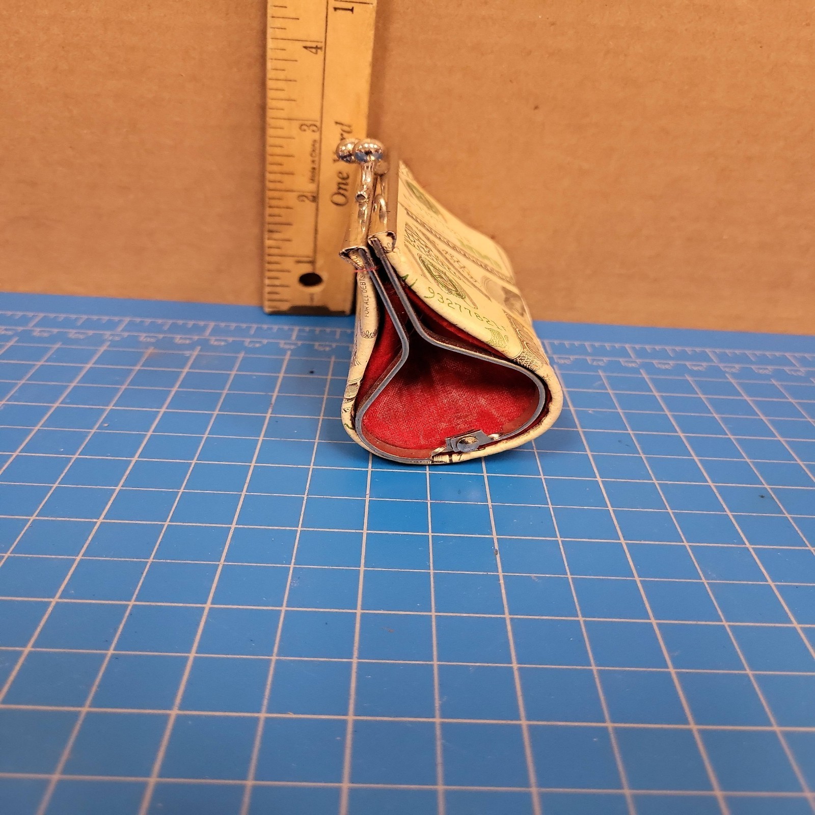 Vintage 100 Dollar Bill Print Coin Purse Kiss Lock Clasp Retro Novelty Red Linin