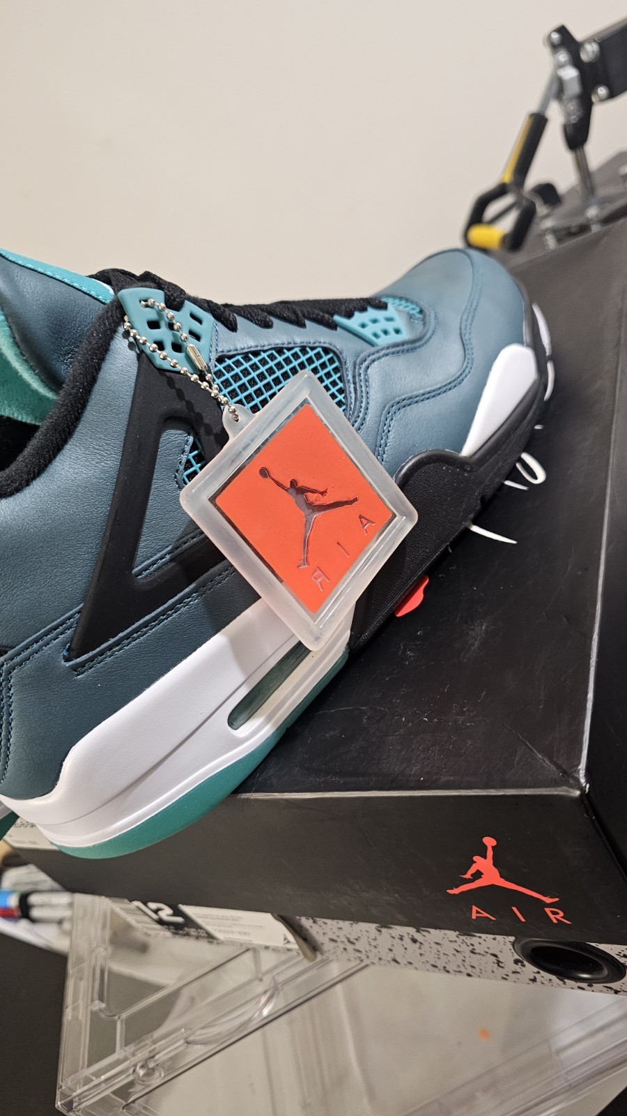 Jordan Air Jordan 4 Retro Teal/Black/White Leather Mid-Top 705331-330 2015
