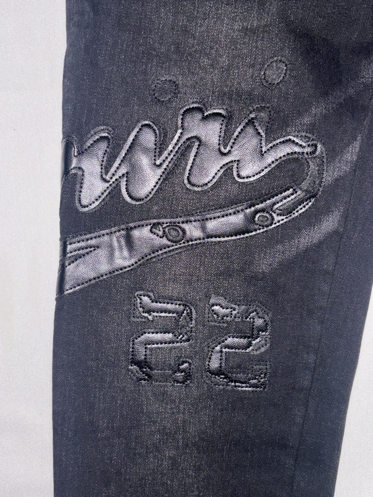 AMIRI Men’s Black Dark Wash Skinny Slim Fit Denim Jeans Logo Accent Size 28