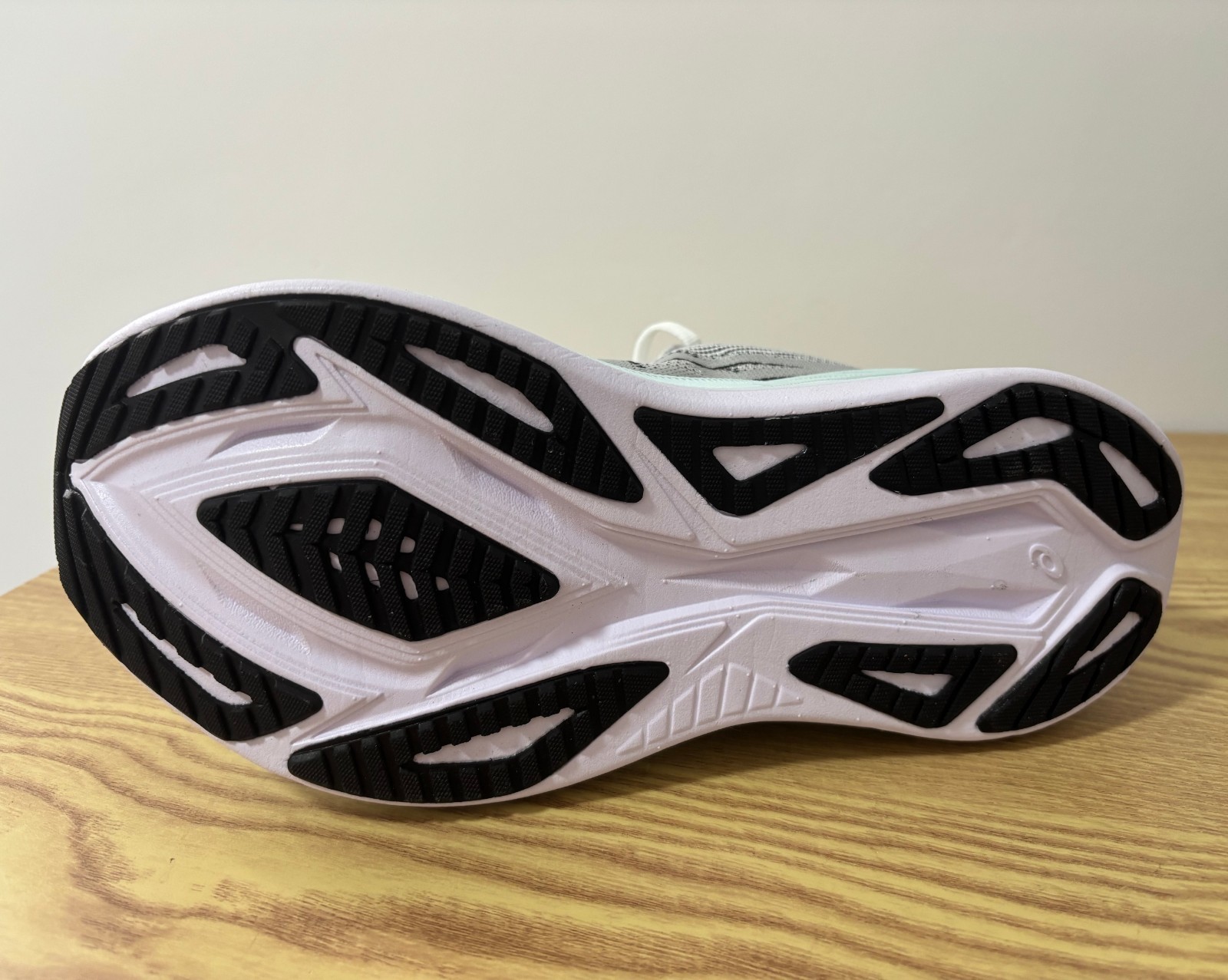 Asics Superblast 2 Men Shoe Running Sneaker White Cool Grey US 11 No Box