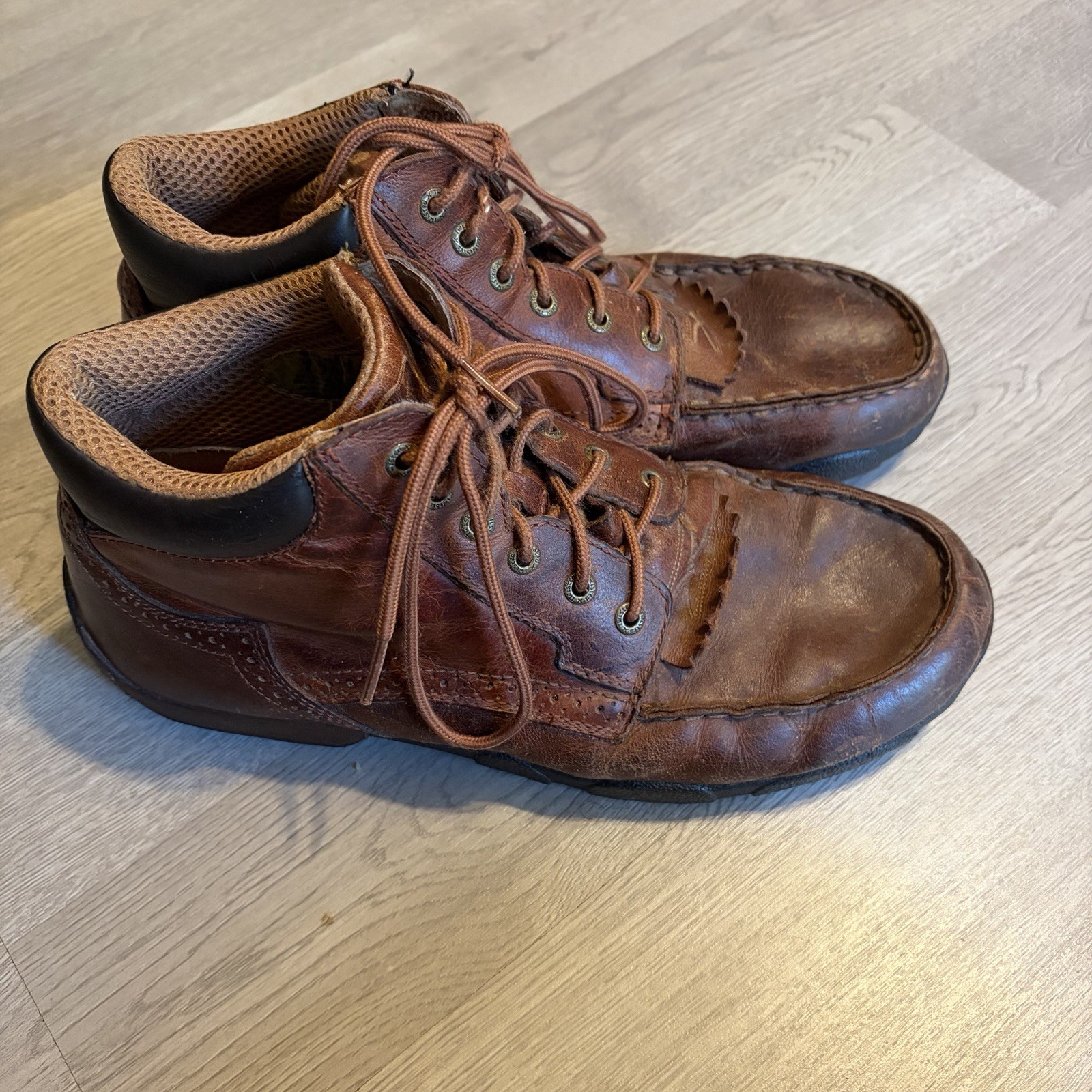 VTG Y2K Men’s Twisted x Brown Leather Moc Size 10