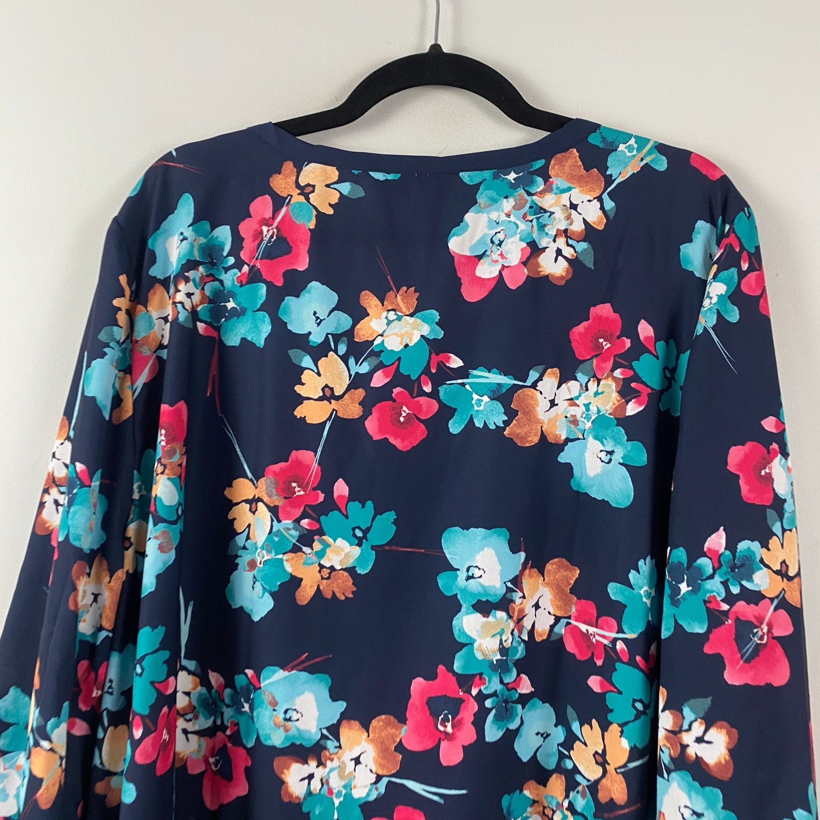 Catherines Embellished 3/4 Sleeves Floral Tunic Size 2X Split Neck Pullover