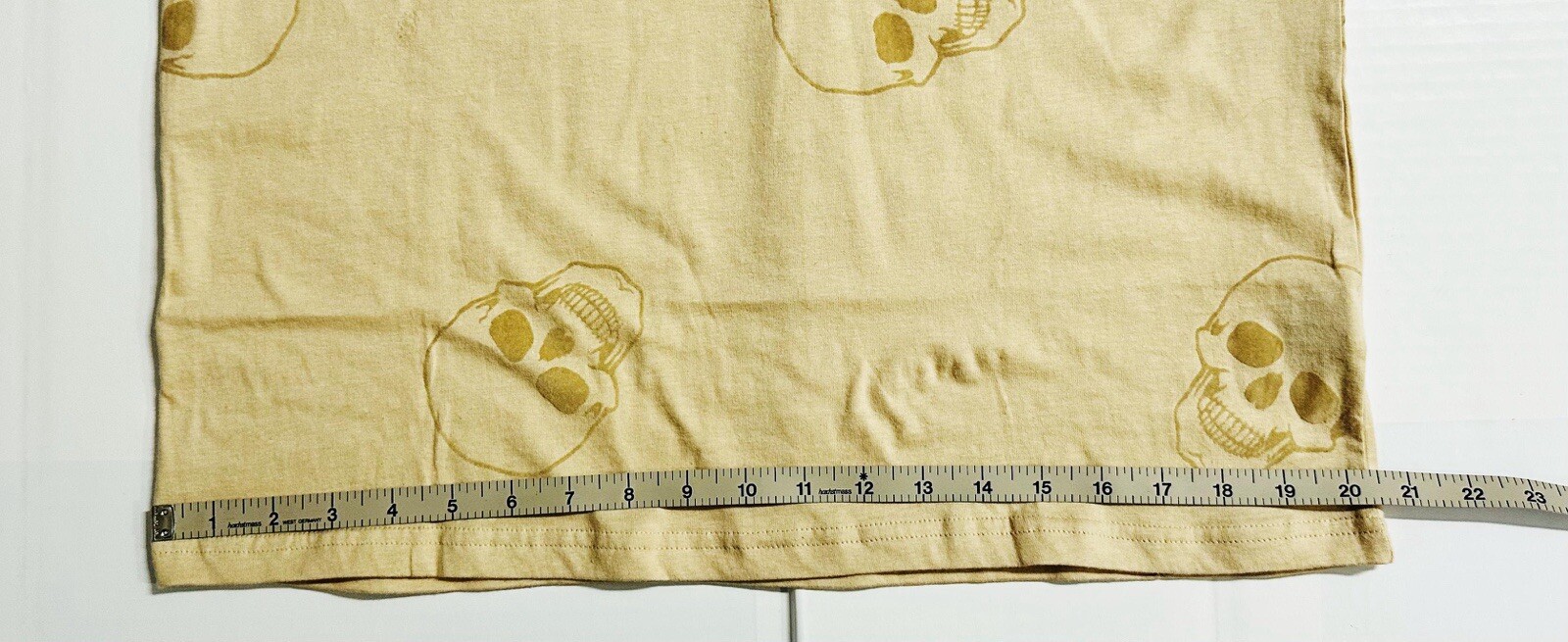 EIGHT Men’s Vintage Skulls T-shirt – Large – Tan – Textured