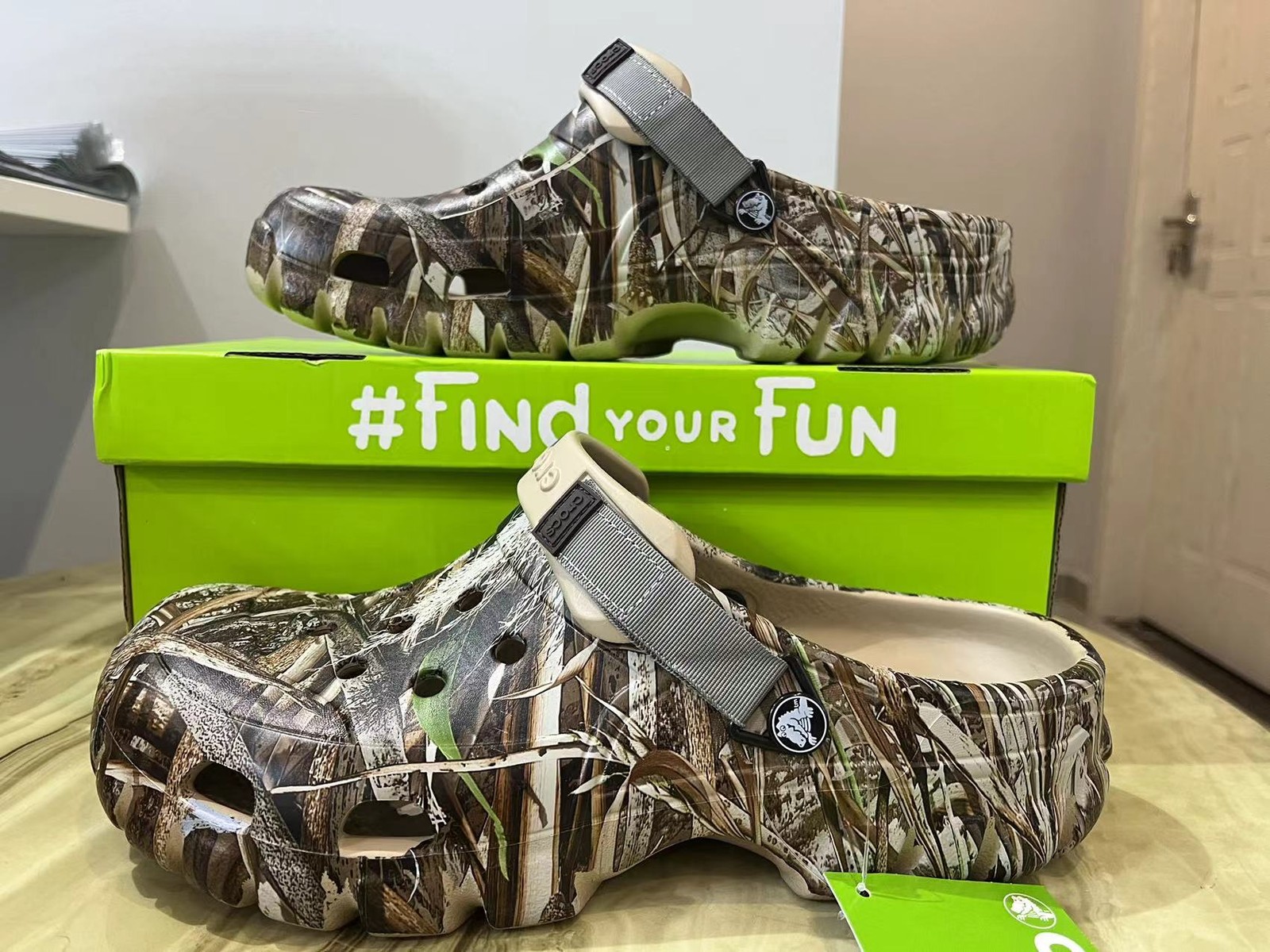 NWT Classic All Terrain Unisex Off Road Sport Camo Crocs Realtree Max-5 Clog