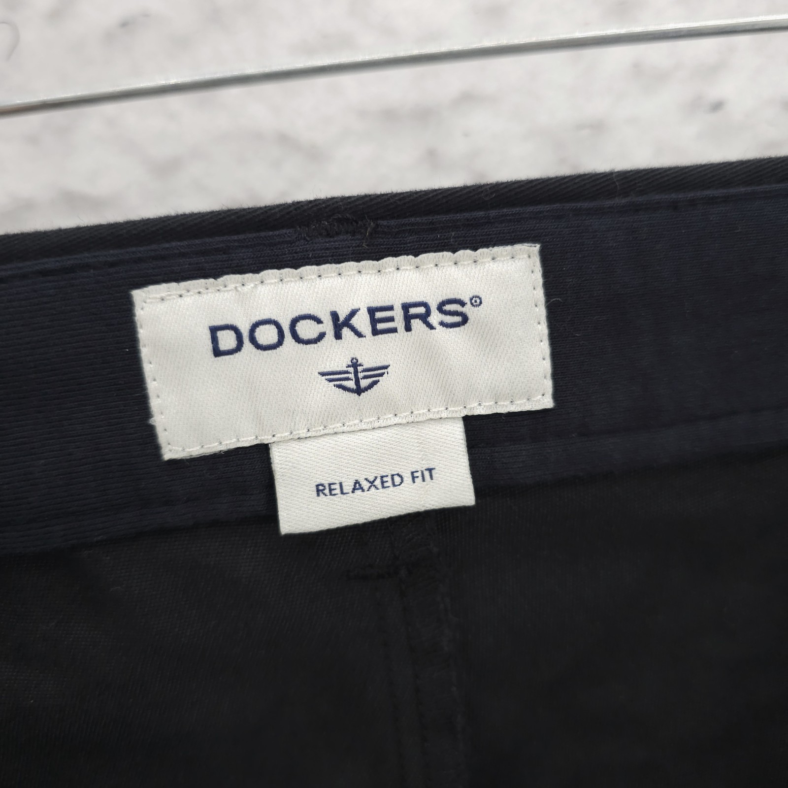 NWT DOCKERS Black Easy Khaki Relaxed Fit Pleated Comfort Waistband Cuffed 44×32
