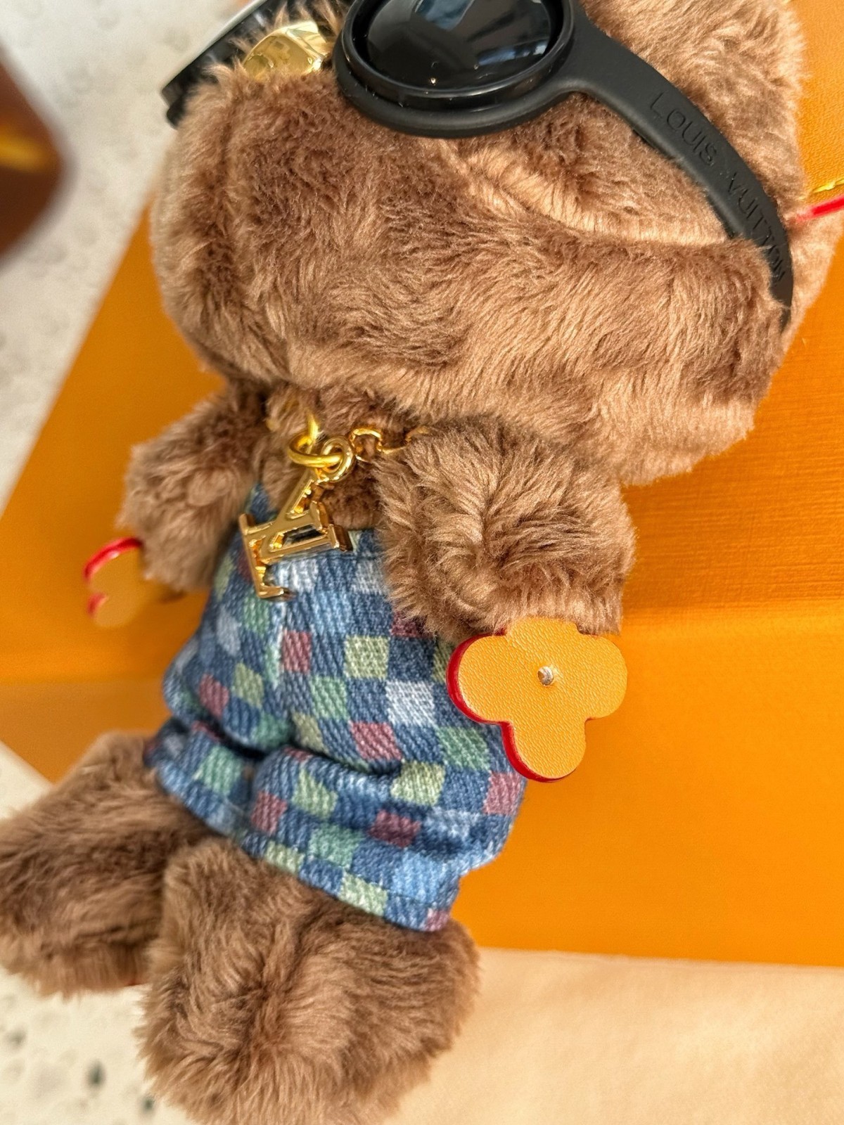 Auth Louis Vuitton Doudou Summer Bear Charm Damier Shorts Sunglasses Keychain
