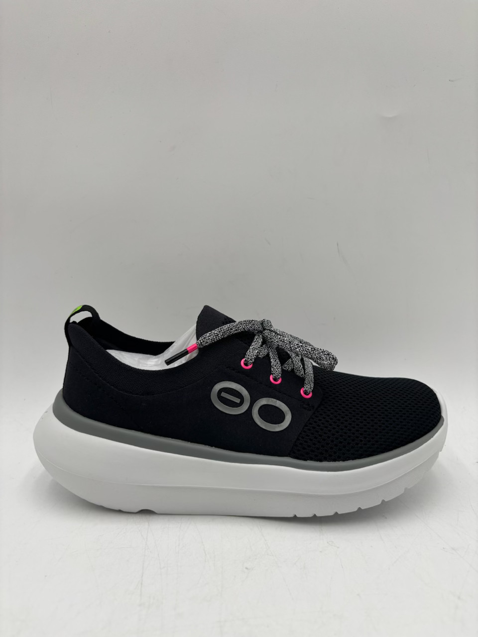 Oofos OOMY STRIDE Women’s NEW Casual Shoes White/Black Multiple Sizes
