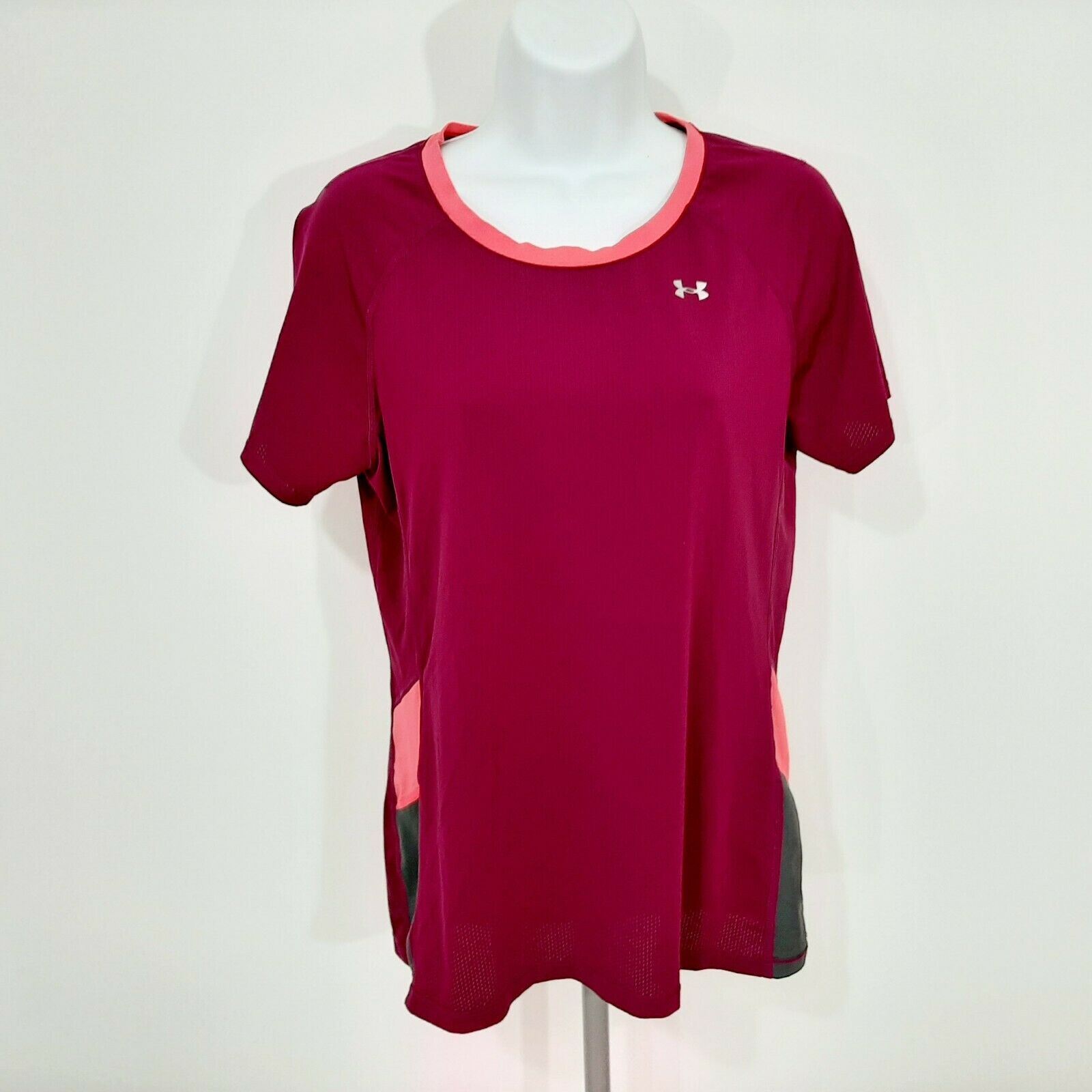 Under Armour Fitted Women’s Athletic T-shirt Size Medium Purple TA1