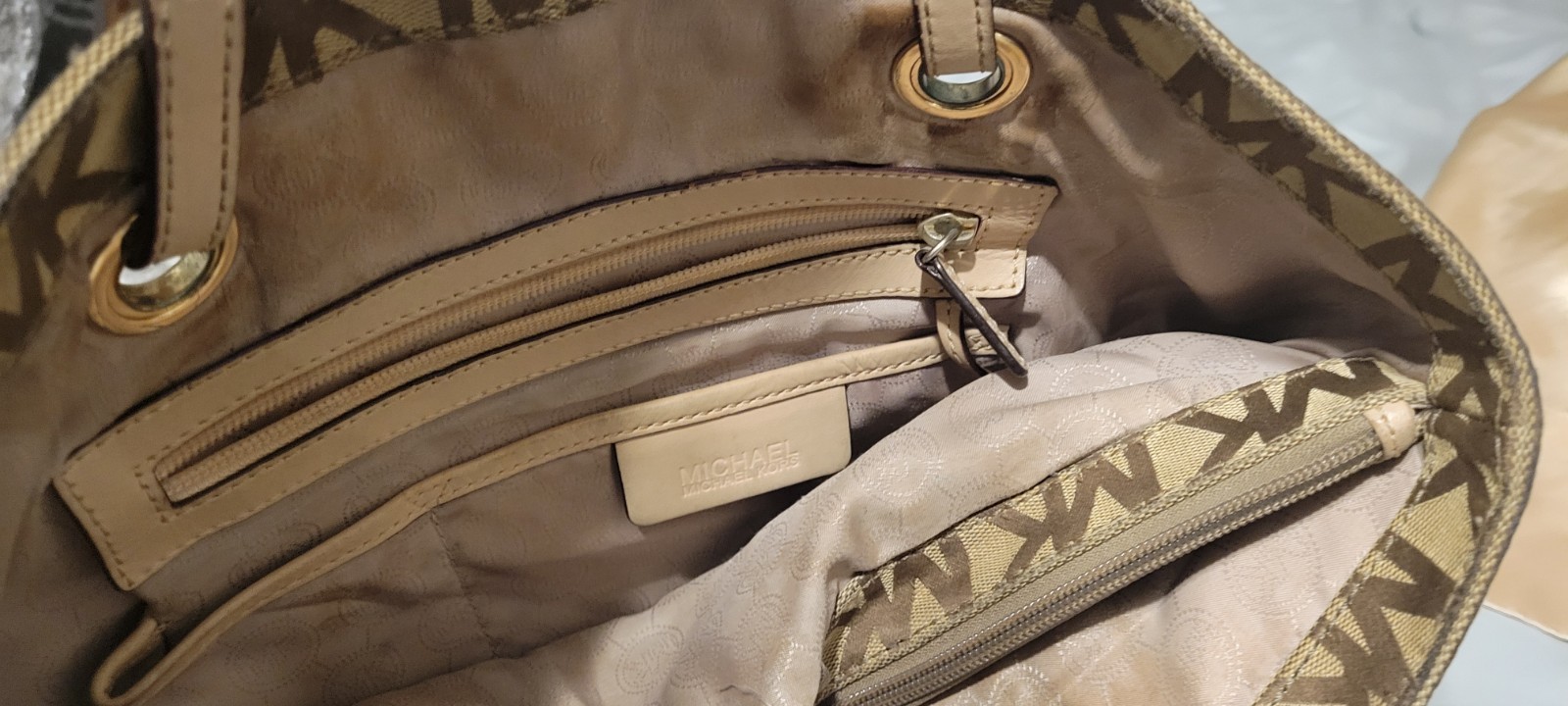 Michael Kors Logo Monogram Large Tote Zip Top Tan/Brown Lined Pockets Charm