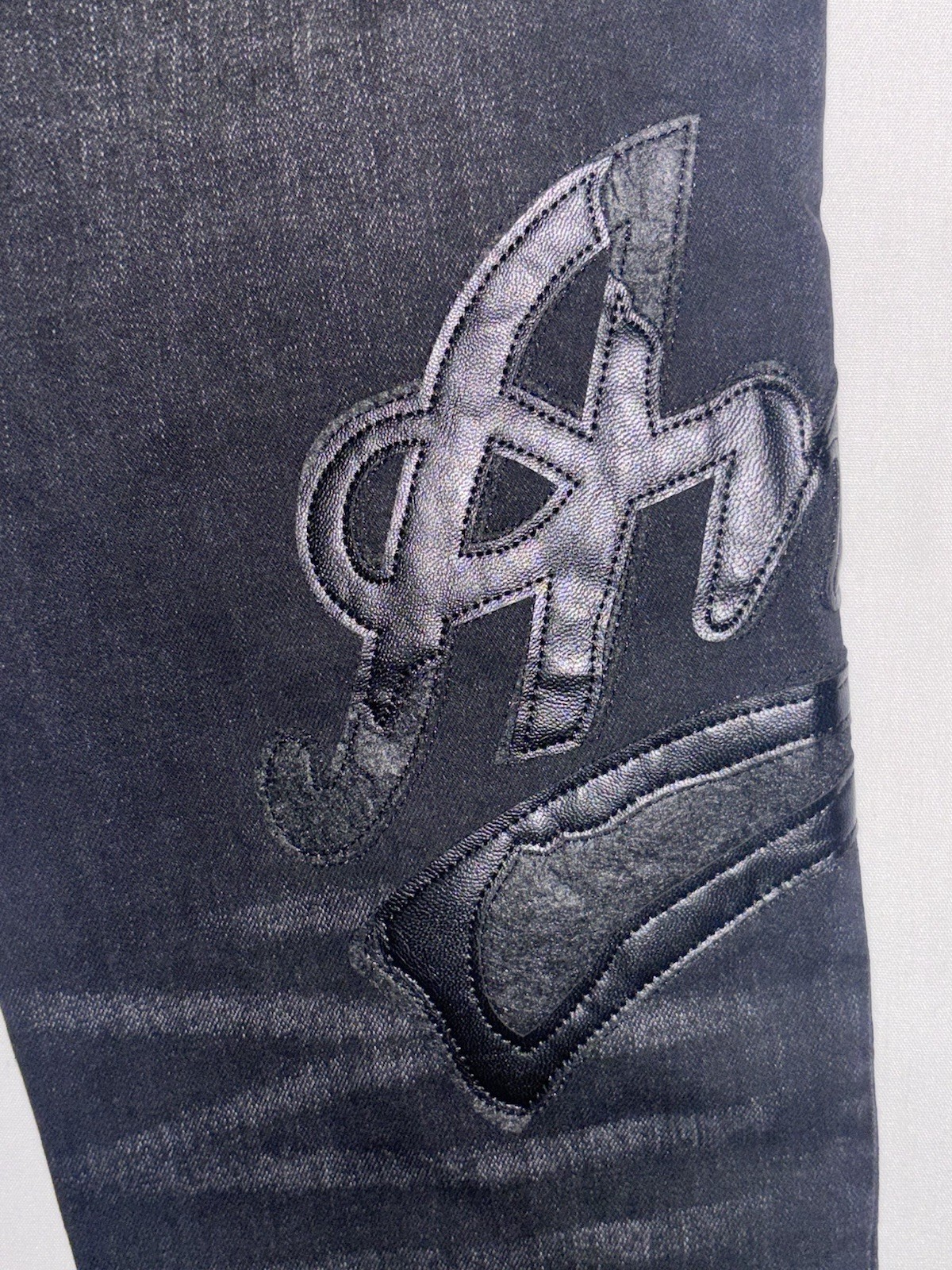 AMIRI Men’s Black Dark Wash Skinny Slim Fit Denim Jeans Logo Accent Size 28