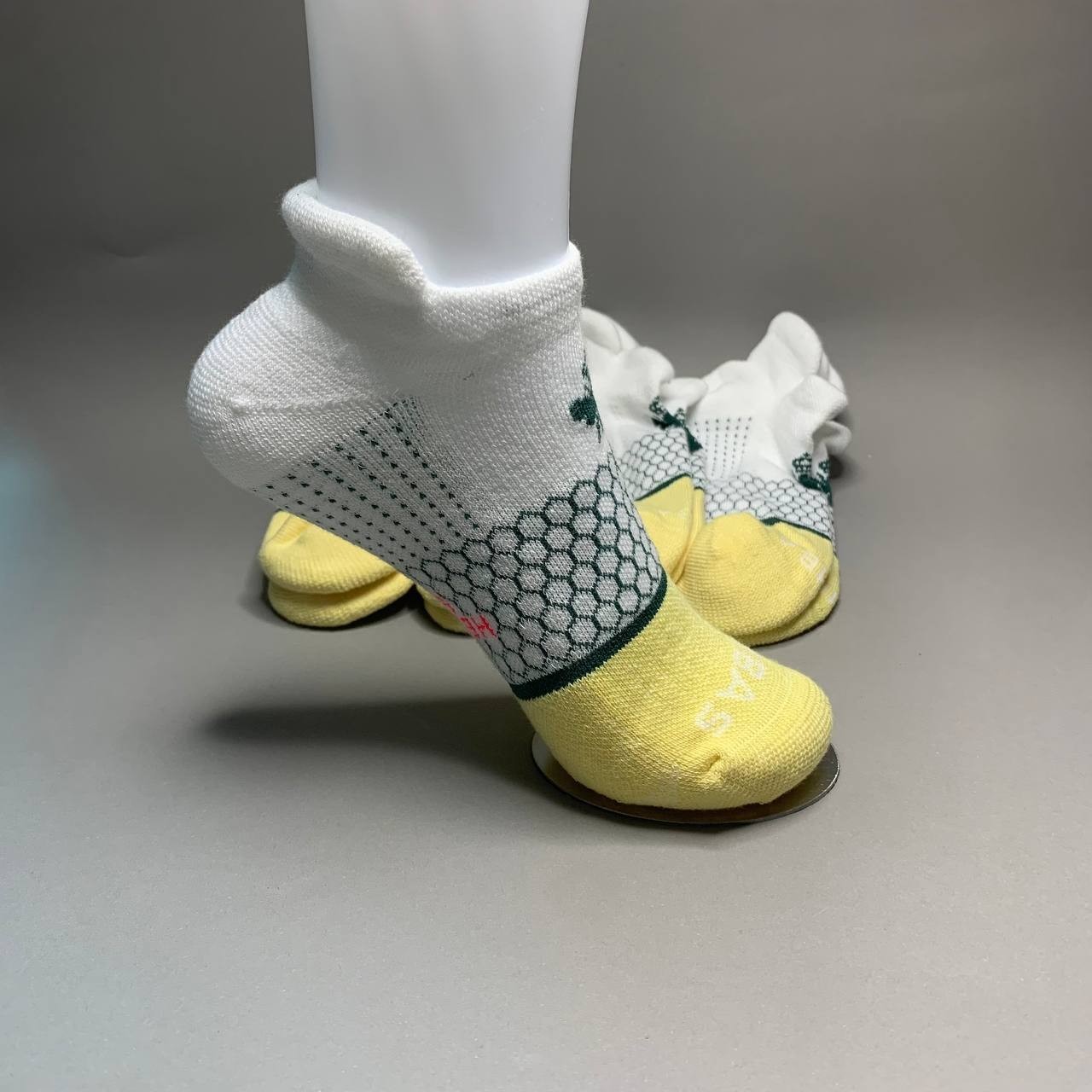 Bombas Women’s Ankle Socks 4 Pair Pack White Yellow Golf Palm Tree Size M Medium