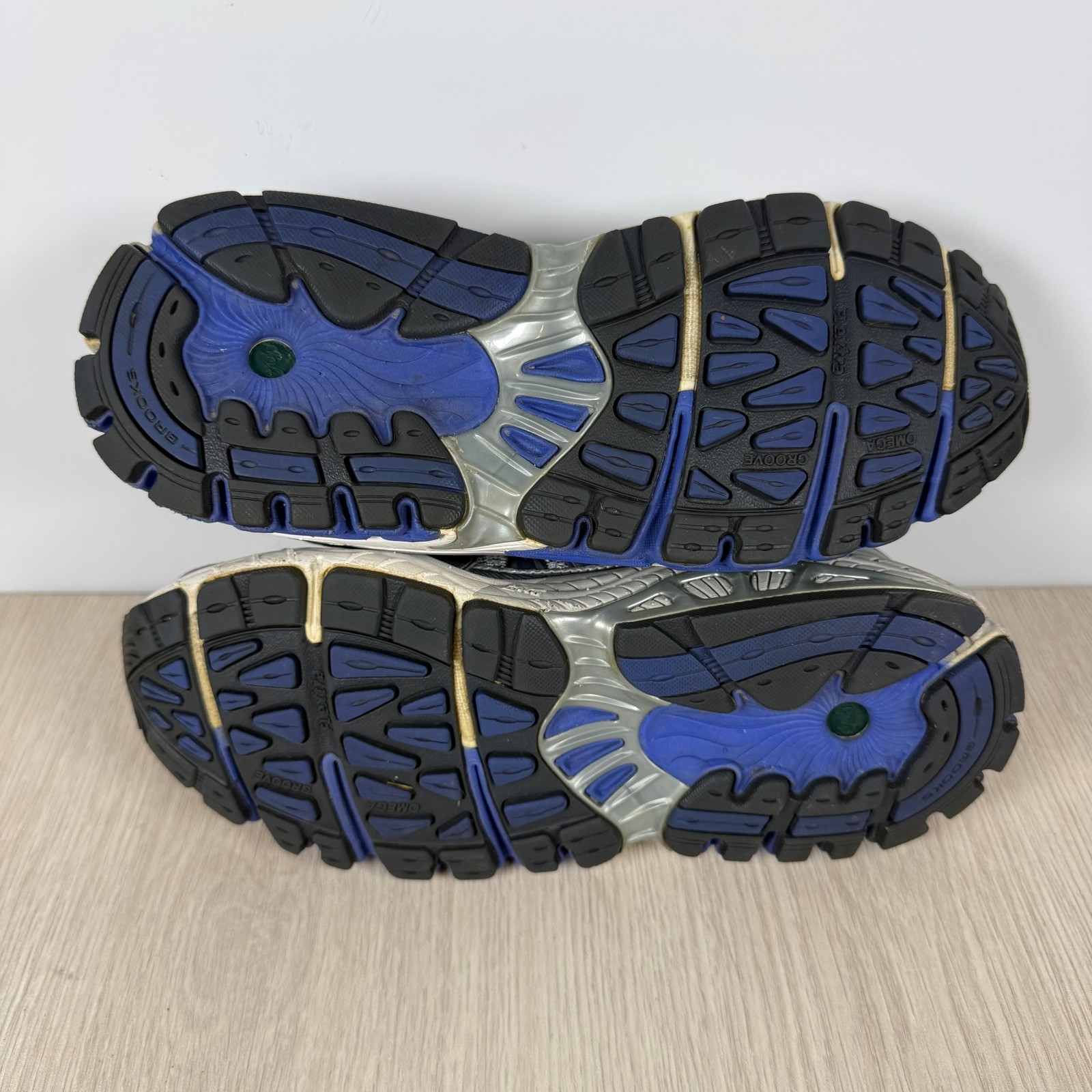 Brooks Ariel Silver Blue White Running Shoes Womens 7 Wide D 1201161D604 Sneaker
