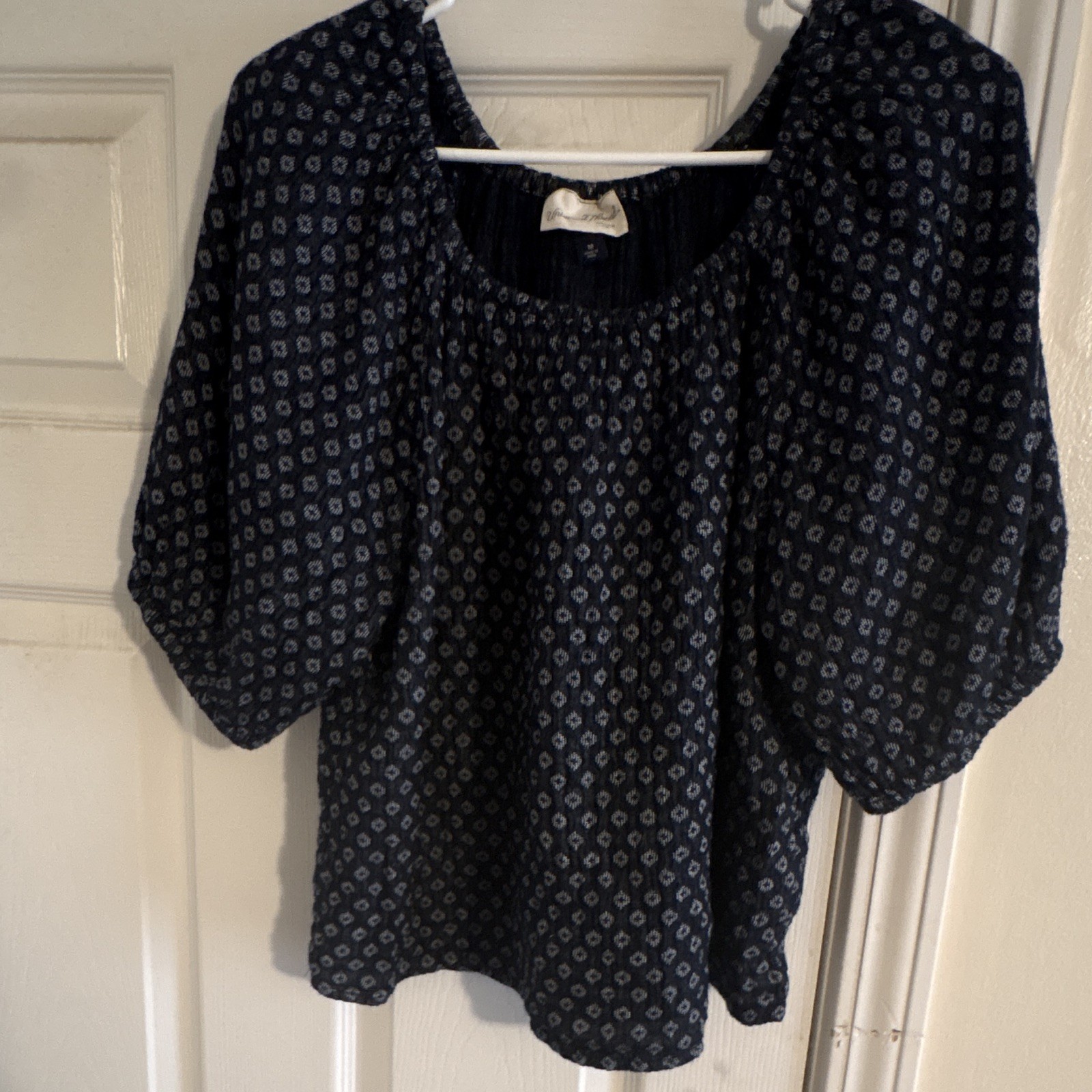 Universal Thread Women’s Blue/White Geometric Peasant Blouse 3/4 Sleeve M
