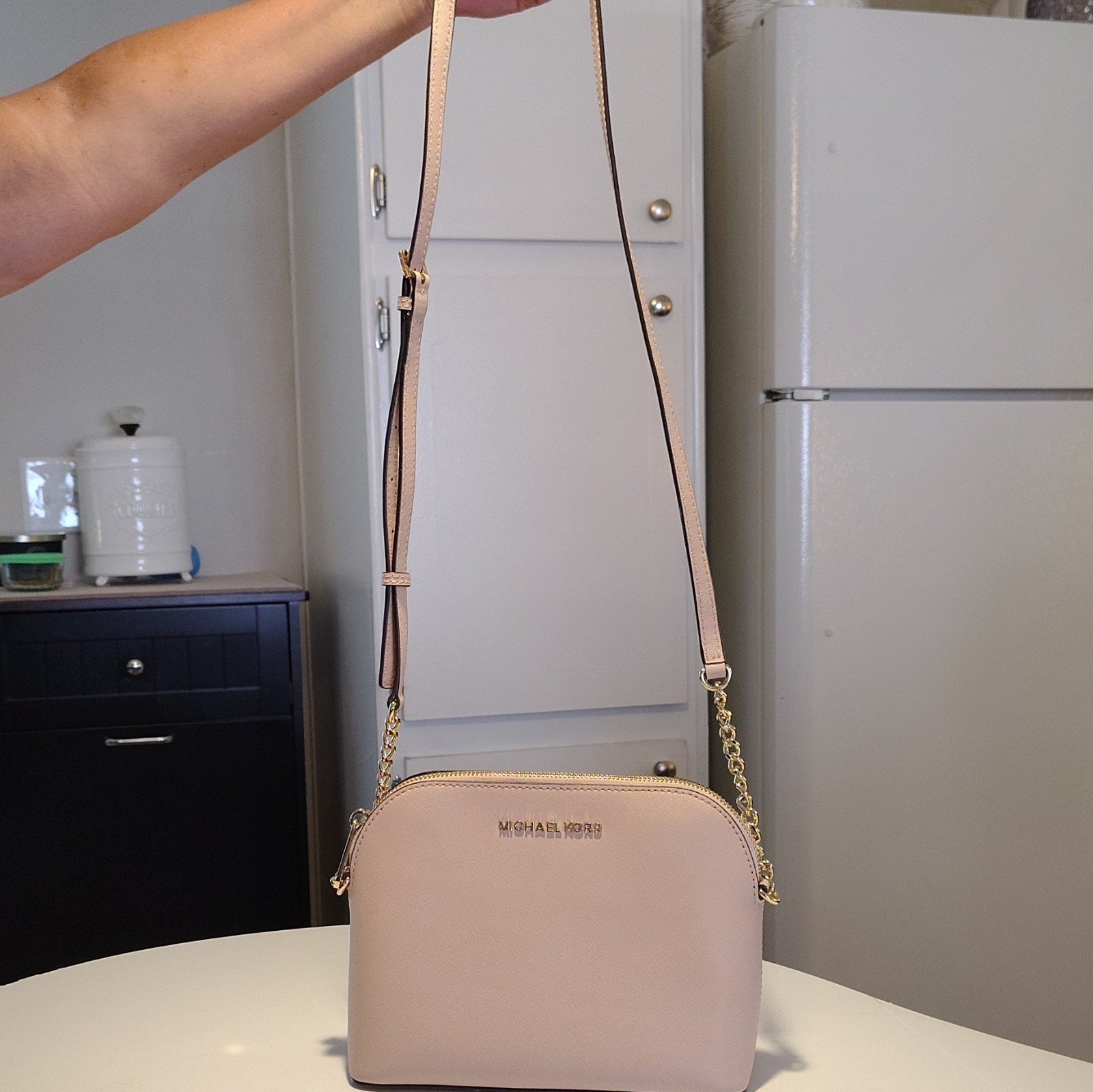 Michael Kors Women’s Cindy Dome Leather Purse Pale Pink Cross body Bag Gold trim