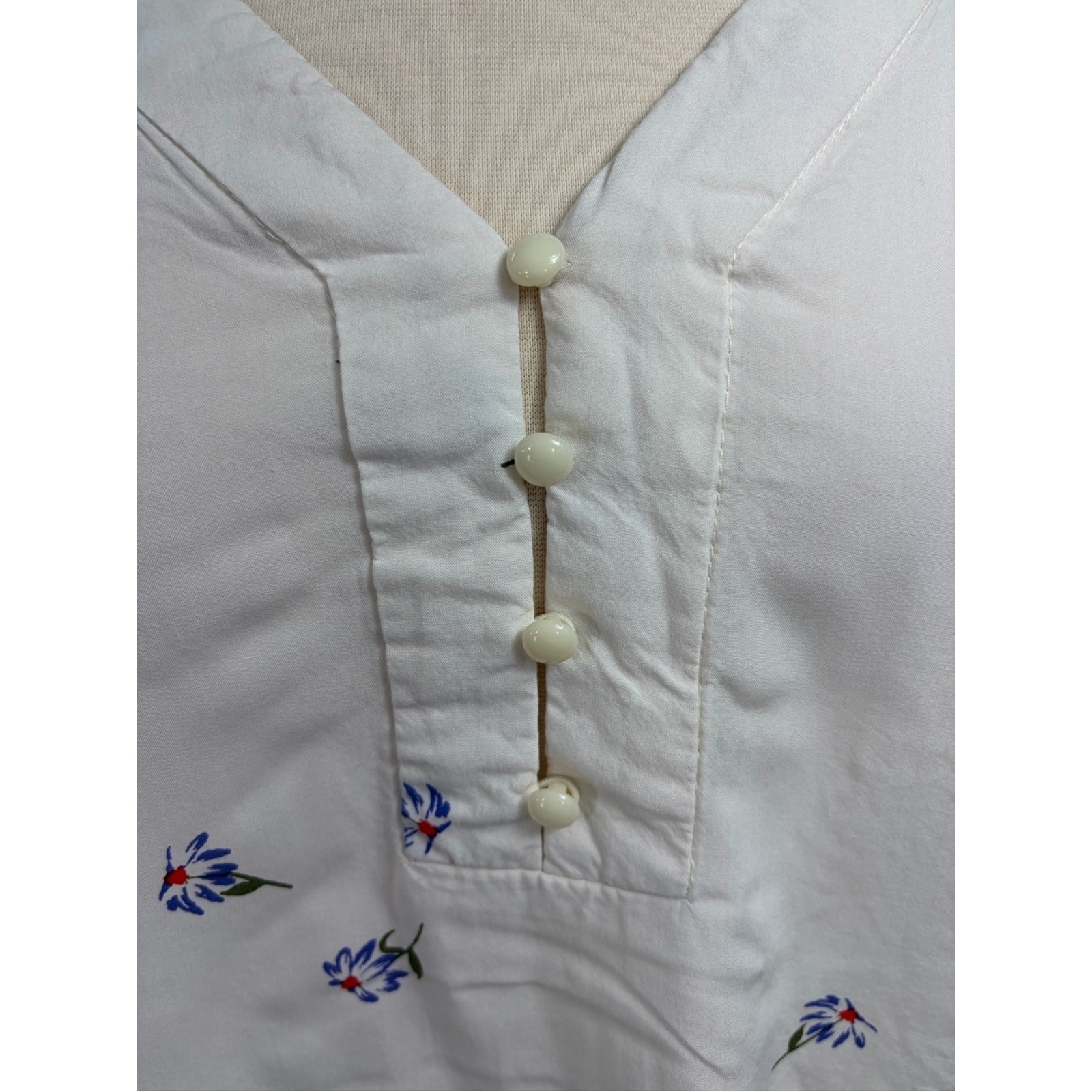 Old Navy White Floral V-Neck Ruffle Cap Sleeve Camisole size xs